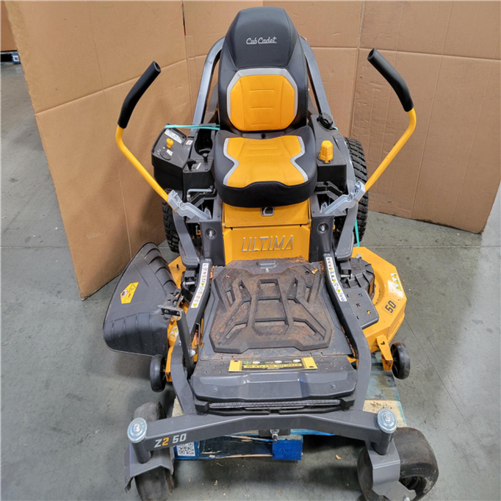 CALIFORNIA AS-IS CUB CADET ULTIMA ZT2 50 SIT DOWN RIDING LAWN MOWER