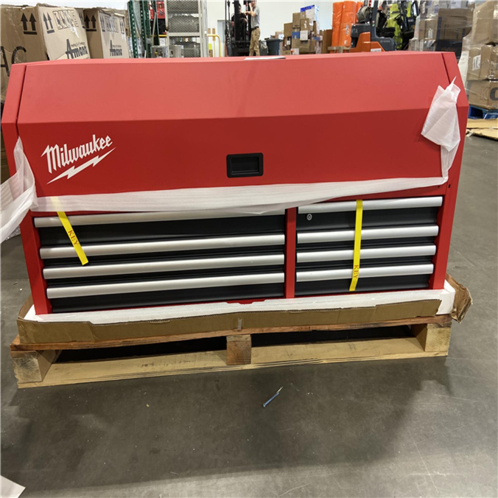 DALLAS LOCATION - Milwaukee High Capacity 56 in. W x 22 in. D 8-Drawer Top Tool Chest