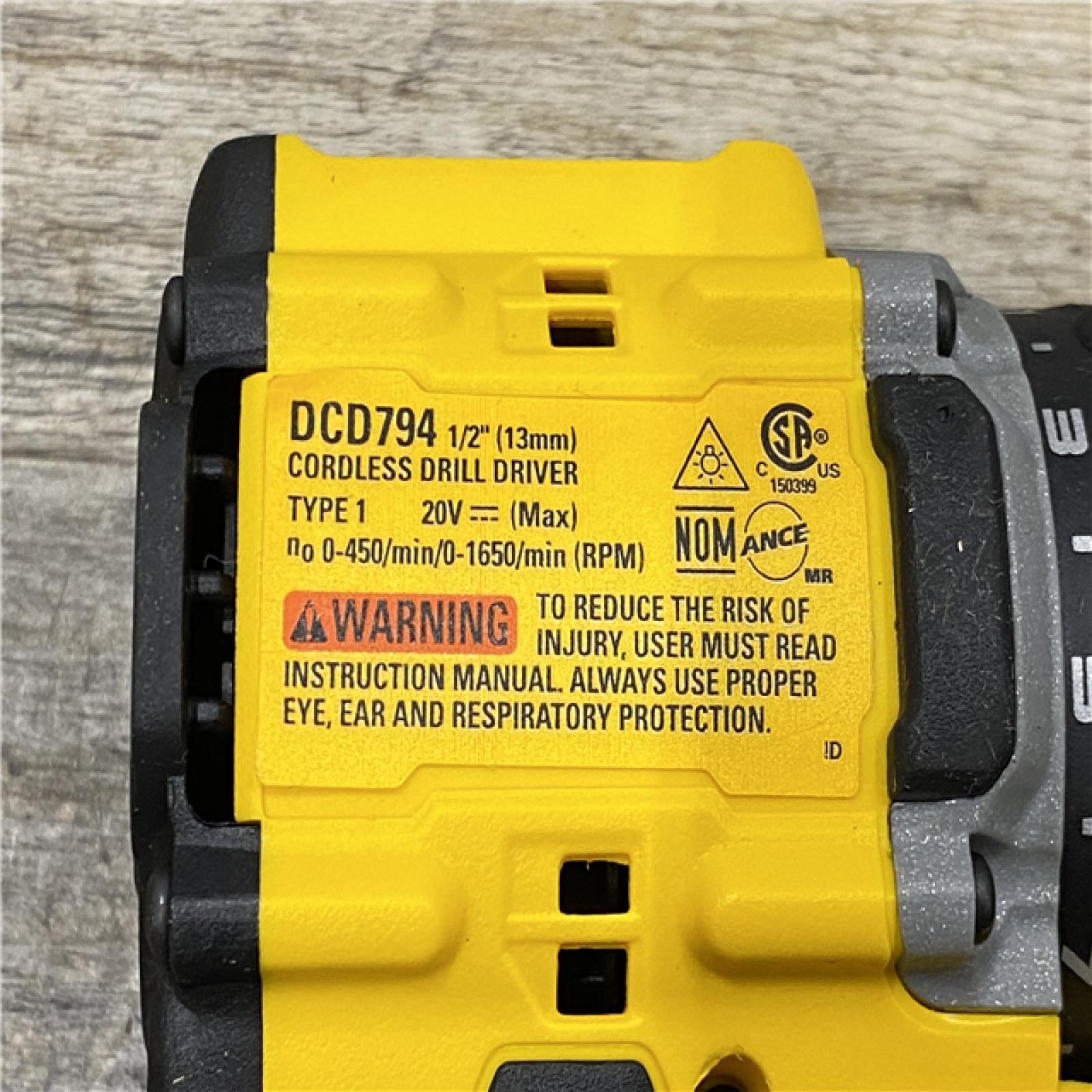 AS-IS DEWALT ATOMIC 20-Volt MAX Lithium-Ion Cordless Combo Kit