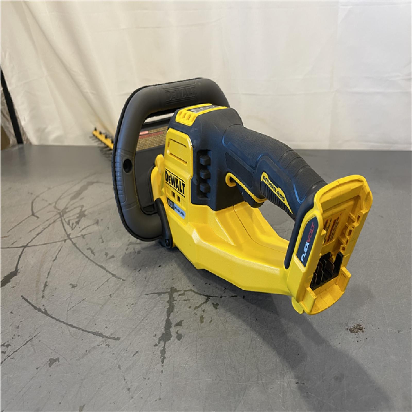 AS-IS - DeWalt FLEXVOLT 60V MAX 26 in. Brushless Cordless Battery Powered Hedge Trimmer