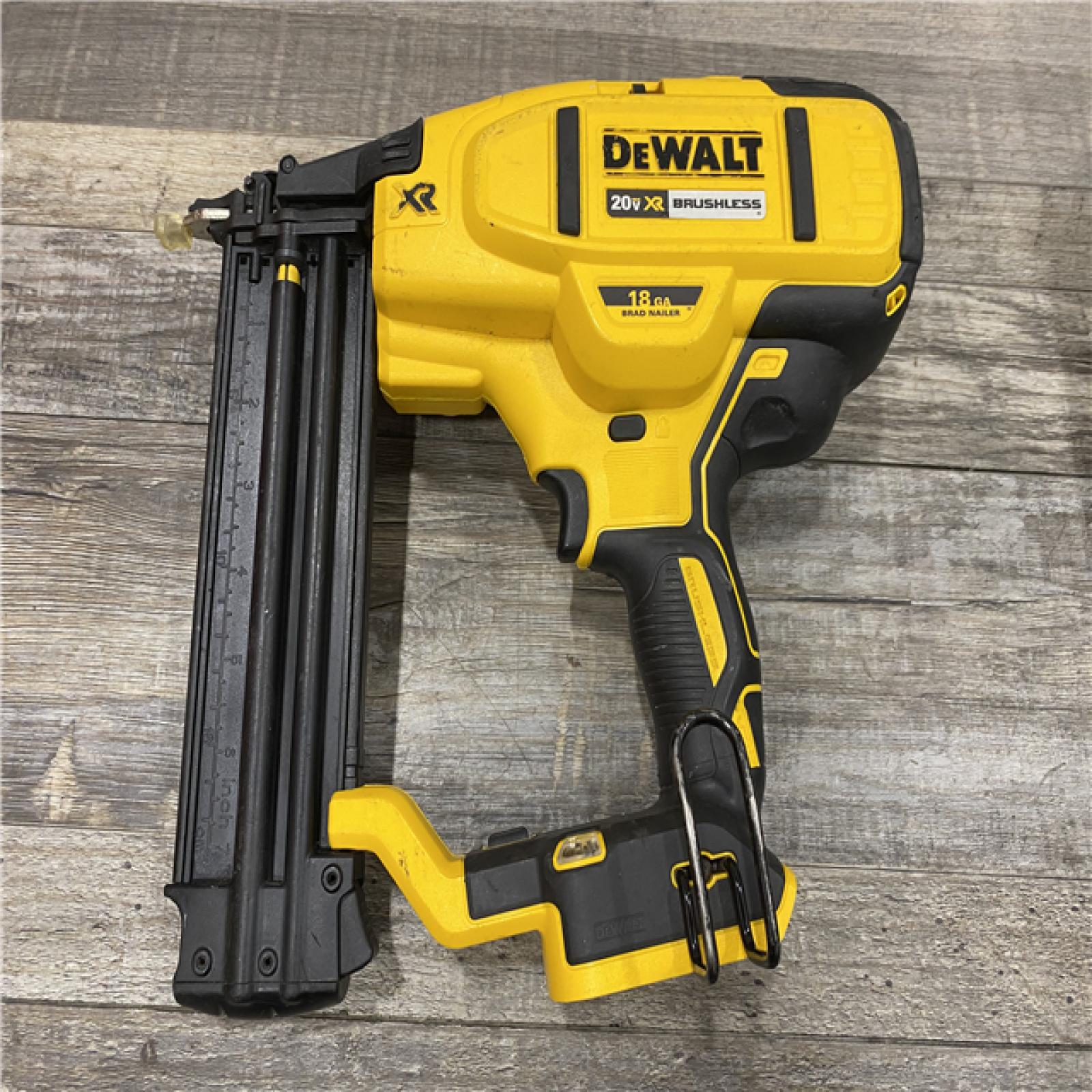 AS-IS DEWALT 20V MAX XR 18 Gauge Brad Nailer Kit