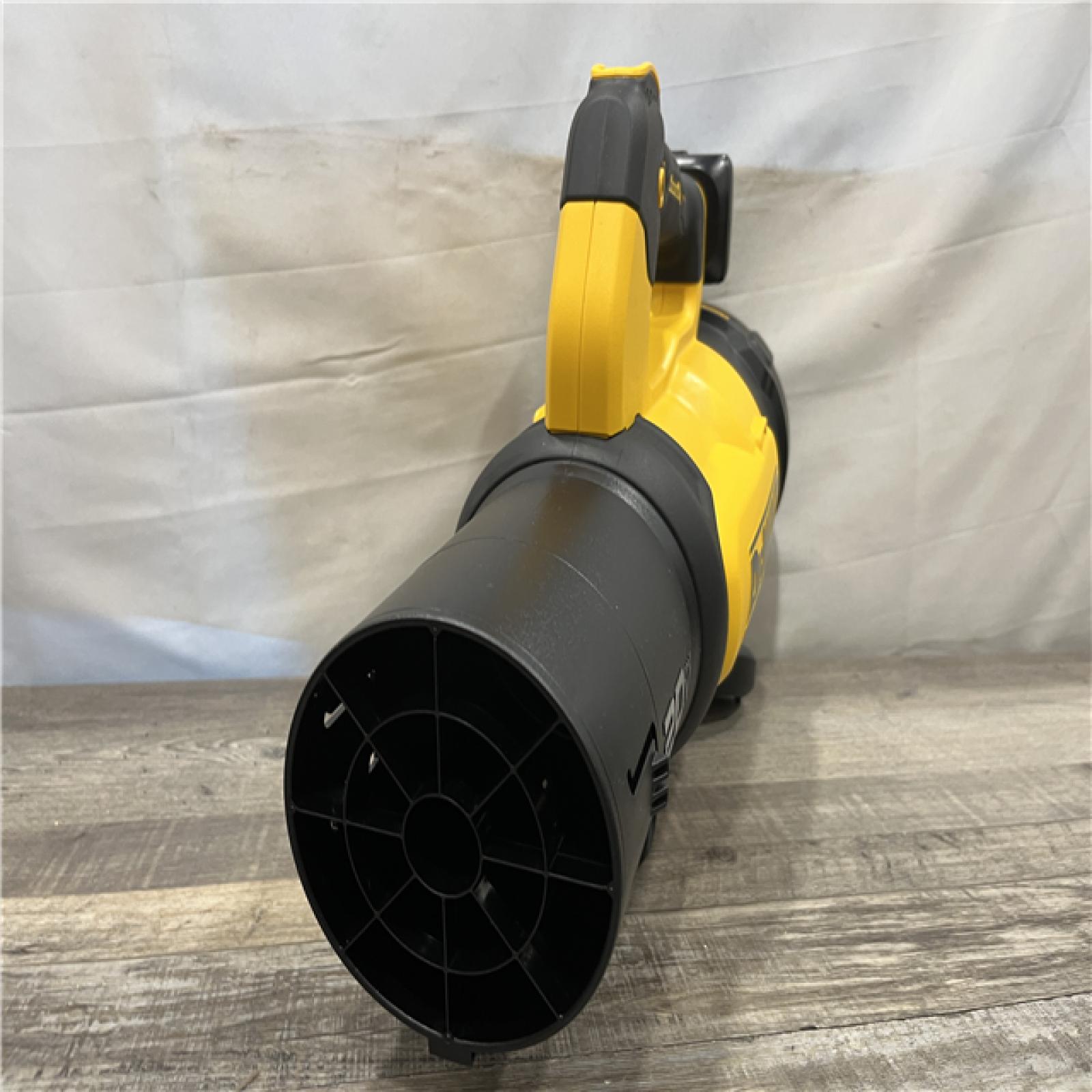 AS-IS DEWALT 20V MAX XR 550 CFM 133 MPH Cordless Battery Powered Blower Kit