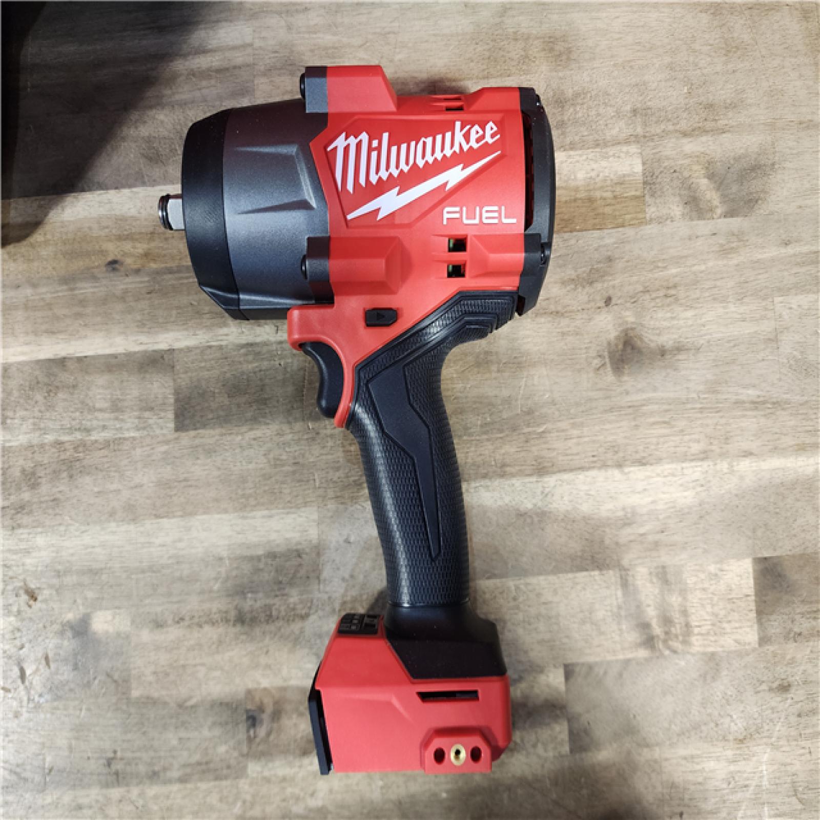 HOUSTON LOCATION - AS-IS (APPEARS LIKE NEW) Milwaukee M18 1/2 in. Cordless Brushless High Torque Impact Wrench Kit (Battery & Charger)