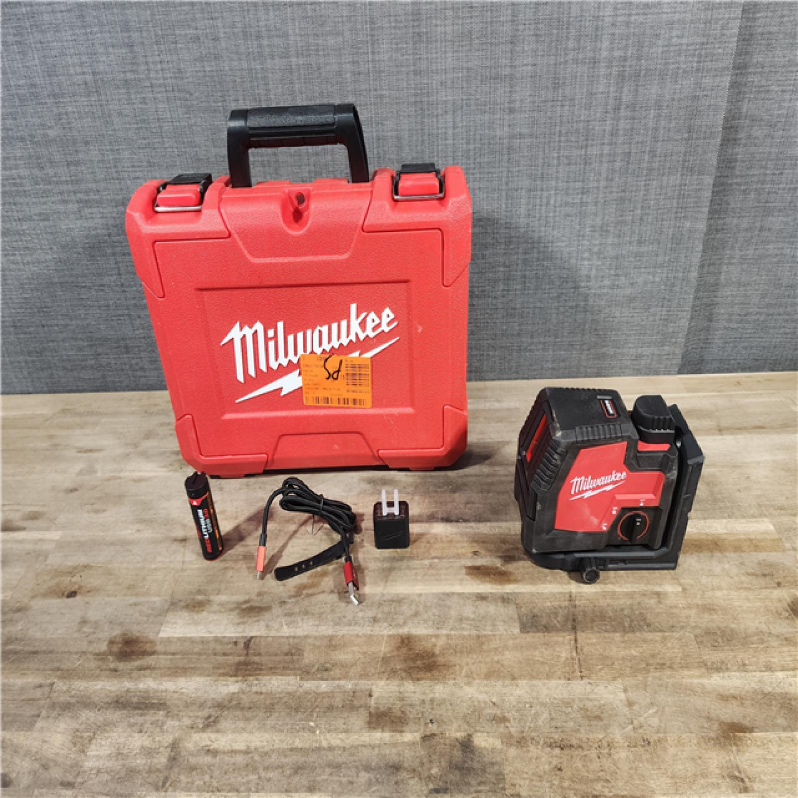 HOUSTON LOCATION - AS-IS MILWAUKEE 100 Ft. REDLITHIUM Lithium-Ion USB Green Rechargeable Cross Line Laser Level with Charger