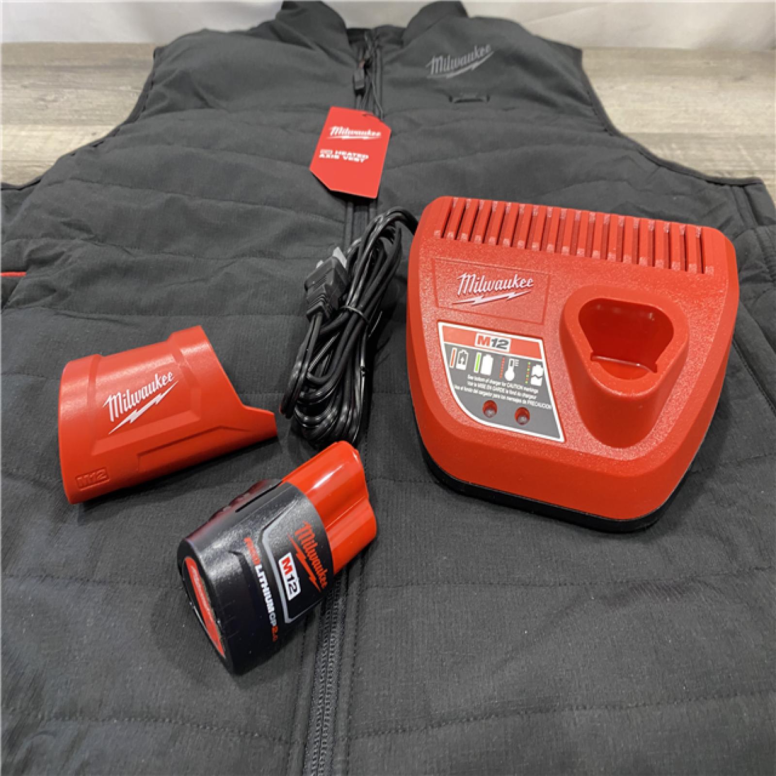 AS-IS Milwaukee Men's Large 12-Volt Lithium-Ion Cordless Axis Black Heated Vest Kit