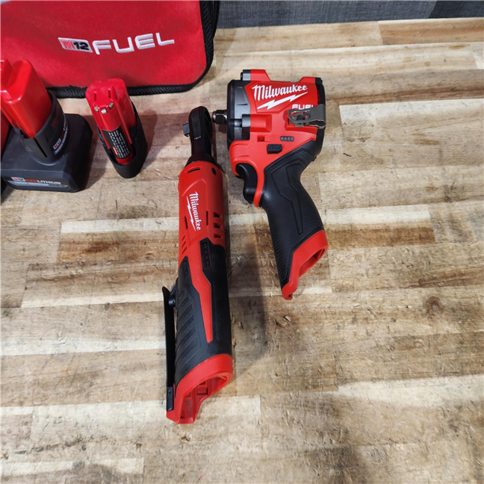 HOUSTON LOCATION - AS - IS Milwaukee 2 Tool Combo Kit W/ (2) Battery & Charger