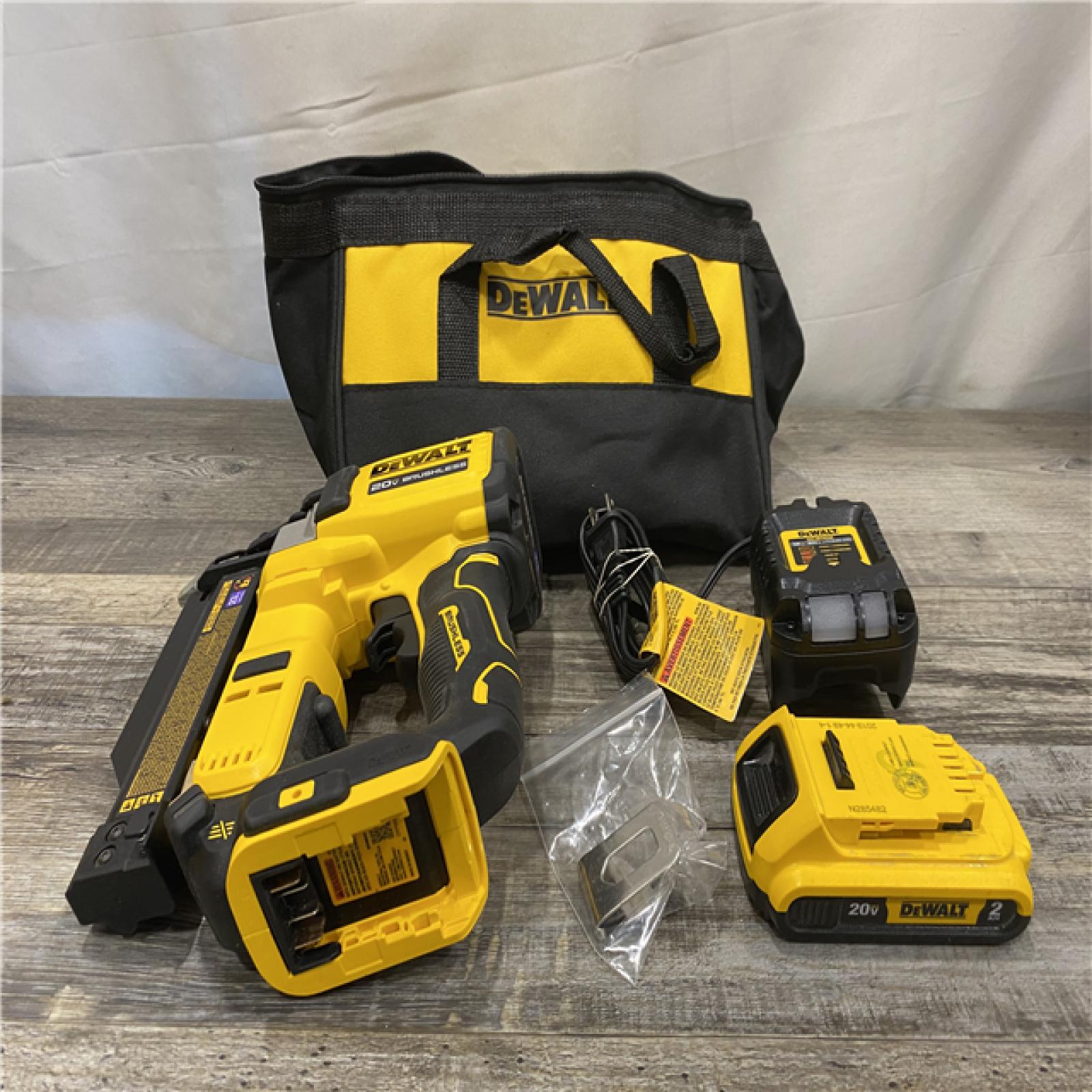 AS-IS DEWALT ATOMIC 20V MAX Lithium Ion Cordless 23 Gauge Pin Nailer Kit