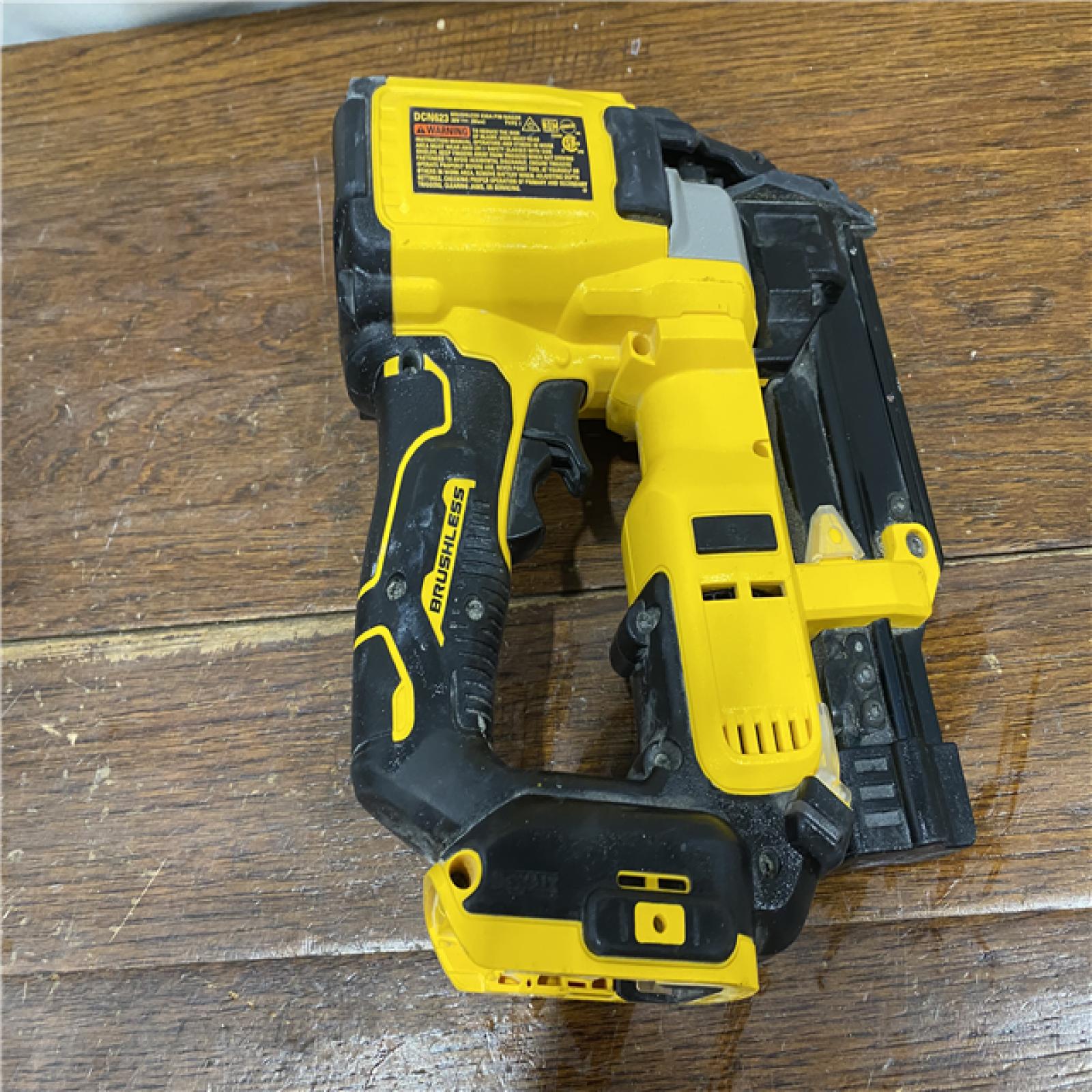 AS-IS DeWalt DCN623D1 20-Volt MAX Atomic Compact Cordless Pin Nailer Kit  Brushless Motor  23 Gauge  Battery - Quantity 1