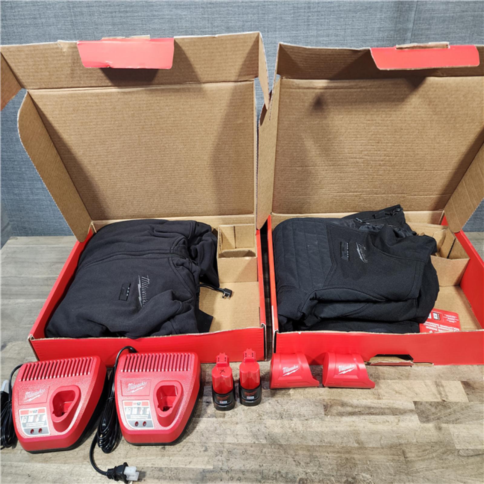 HOUSTON LOCATION - AS-IS MILWAUKEE 2 HEATED CLOTHING COMBO KIT