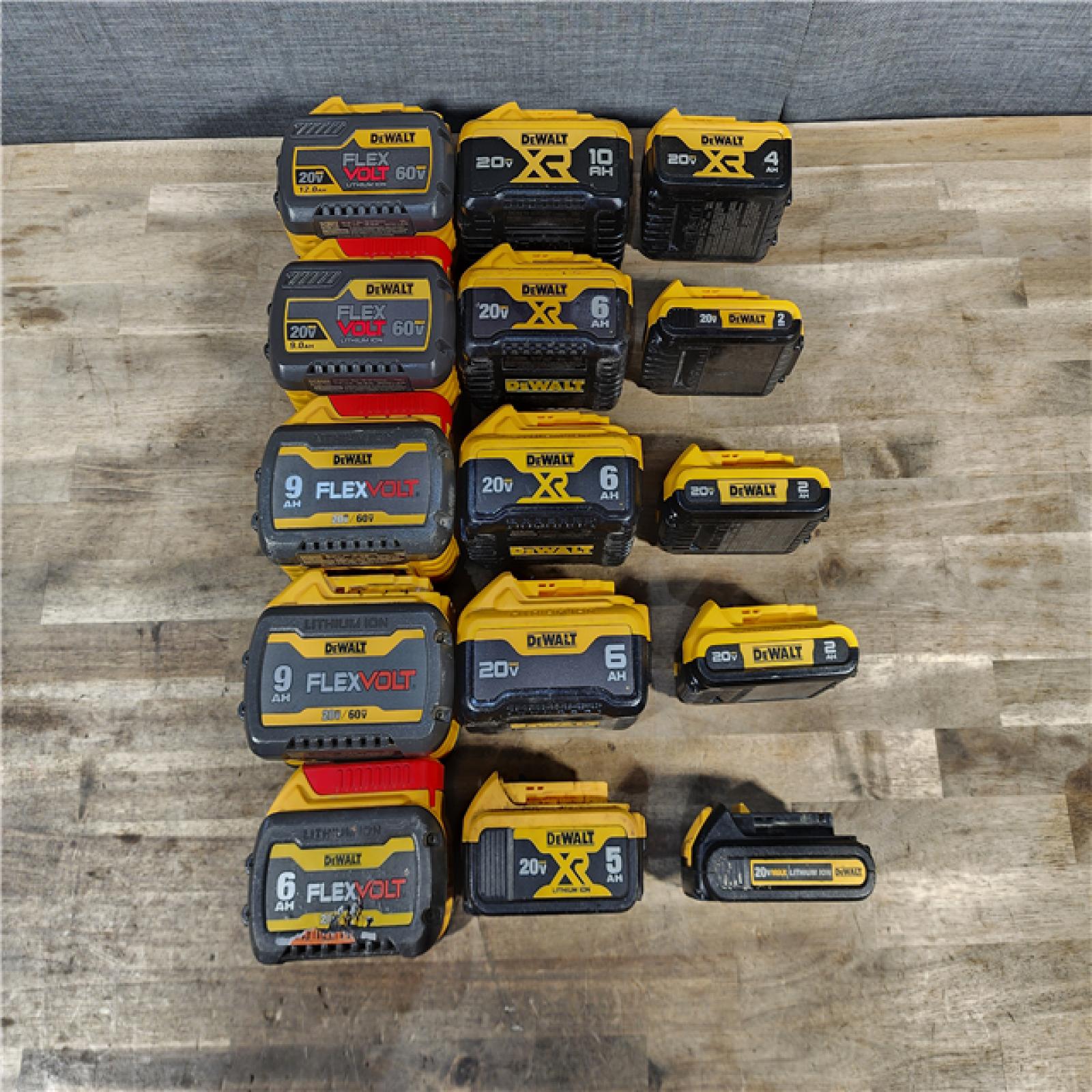 HOUSTON LOCATION - AS-IS DEWALT BATTERY PACK QTY - 15