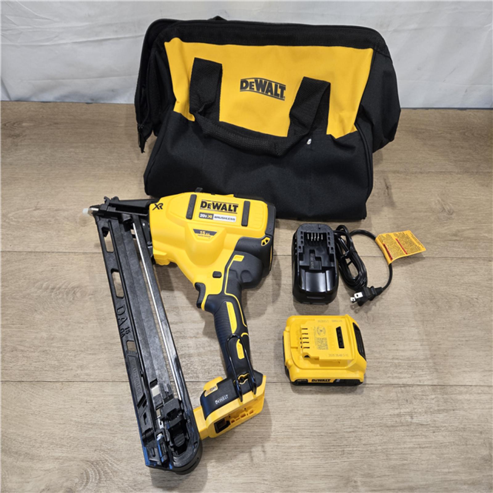AS-IS DEWALT 20V MAX XR Cordless 2-1/2 in. 15-Gauge Finish Nailer Kit