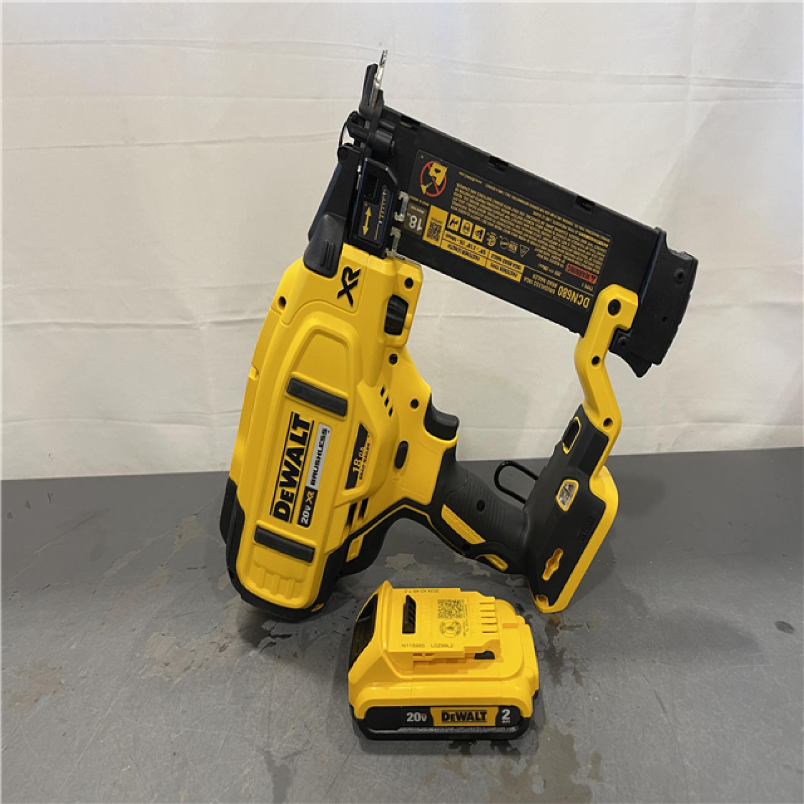AS-IS - DEWALT 20V MAX XR Lithium-Ion 2-1/8 in. 18-Gauge Electric Cordless Brad Nailer Kit
