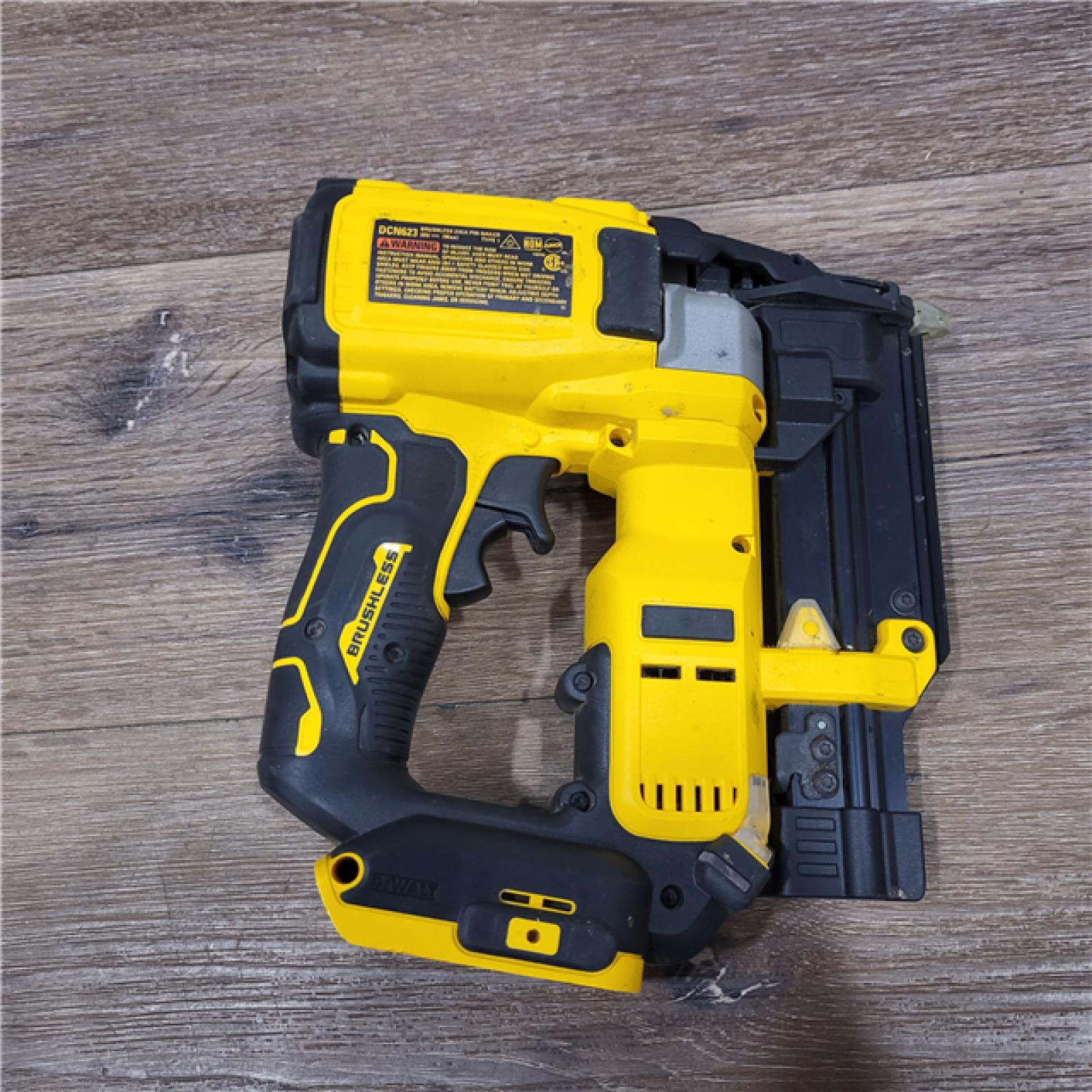 AS-IS DEWALT ATOMIC 20V MAX Lithium Ion Cordless 23 Gauge Pin Nailer Kit with 2.0Ah Battery and Charger