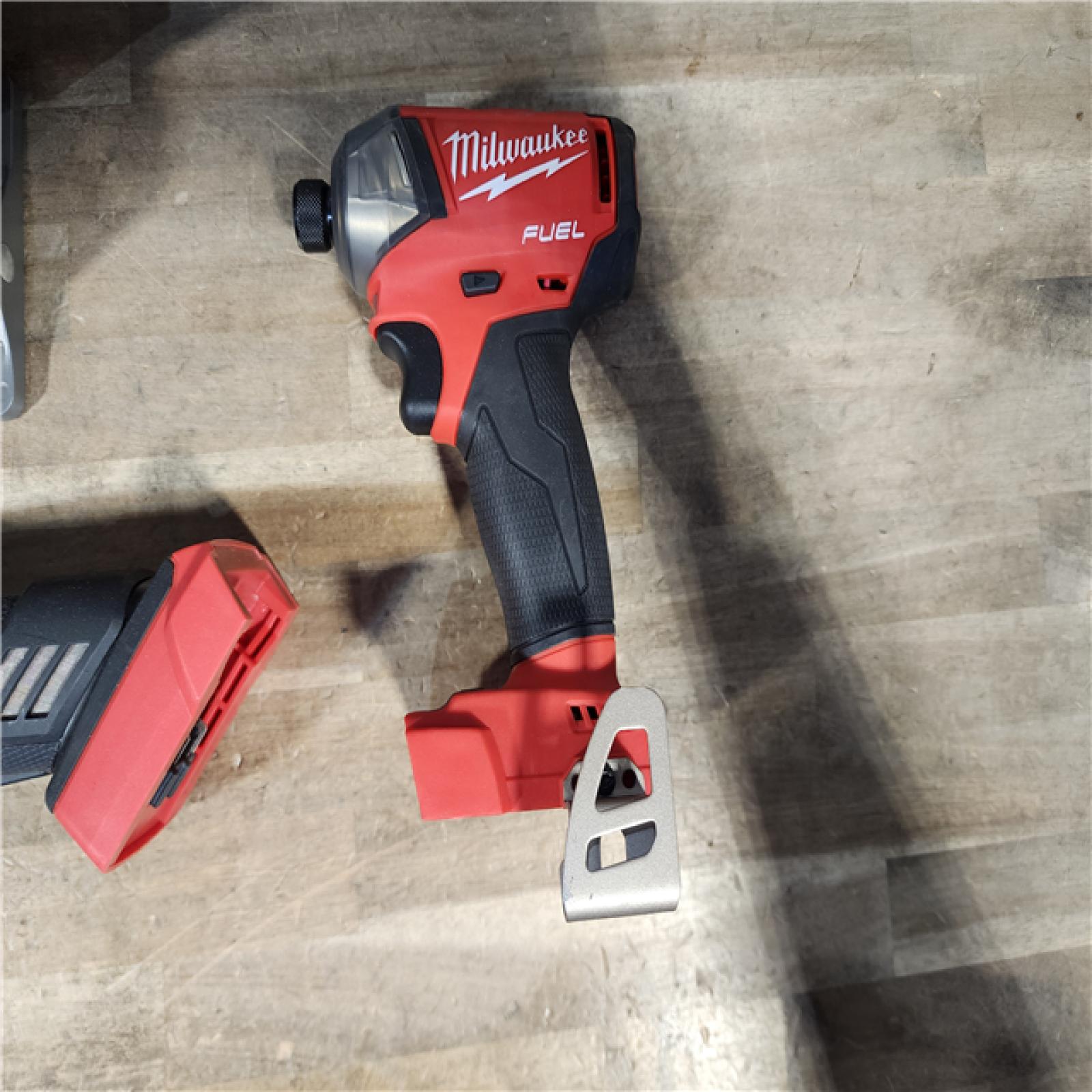 HOUSTON LOCATION - AS-IS MILWAUKEE 3 TOOL COMBO W/ (2) BATTERY & CHARGER