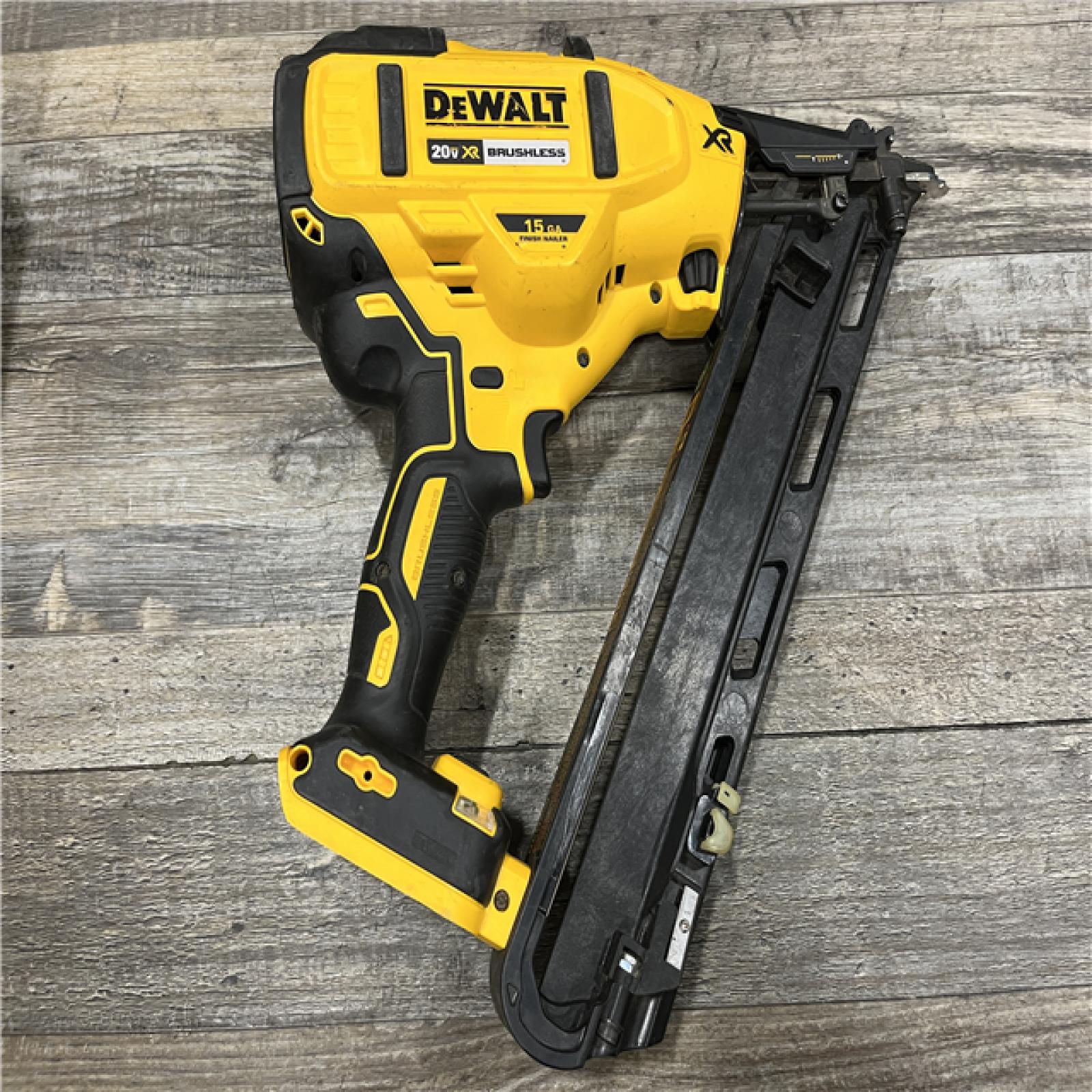 AS-IS DEWALT 20V MAX XR Lithium-Ion Cordless 2-1/2 in. 15-Gauge Finish Nailer Kit