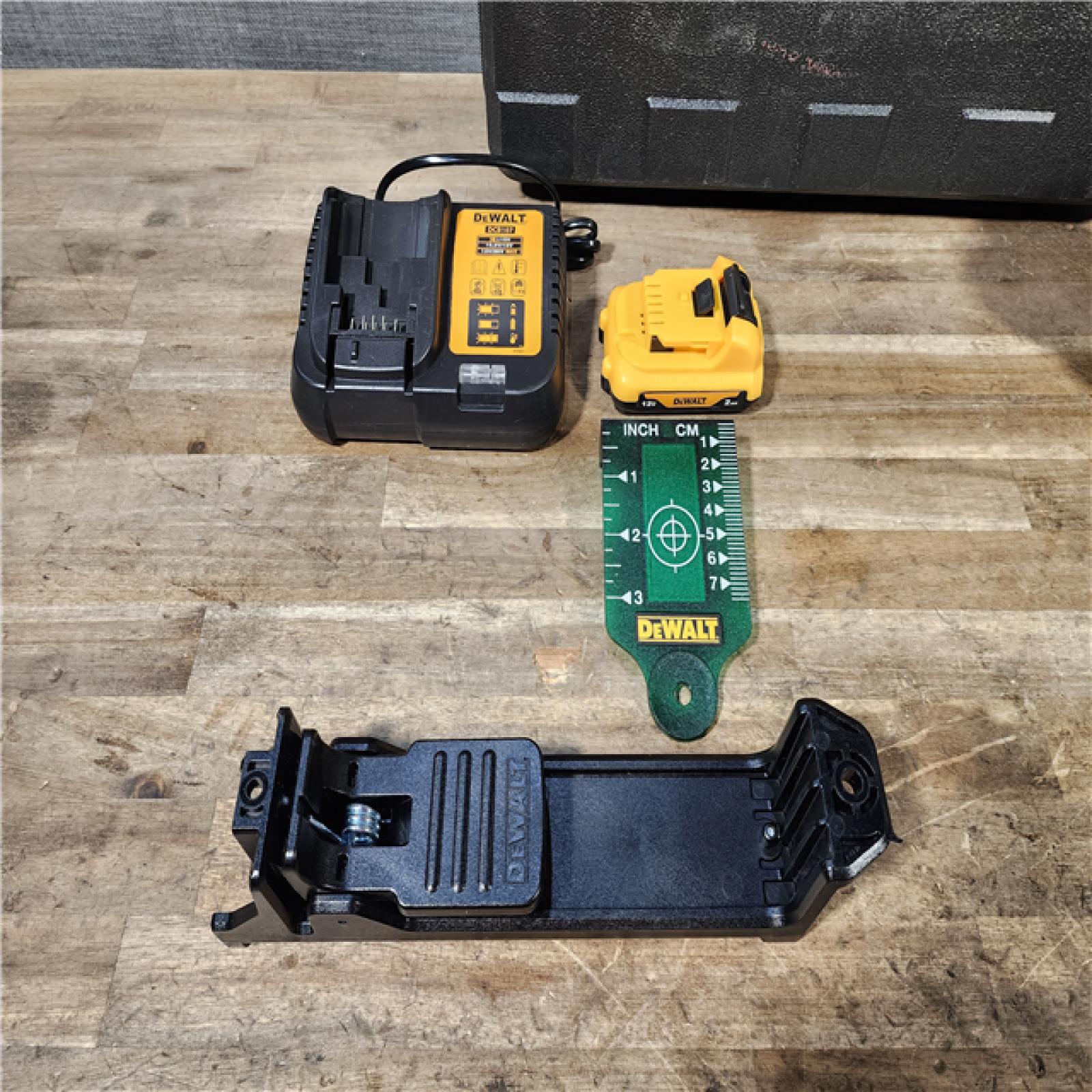 HOUSTON LOCATION - AS-IS DeWalt 12V MAX Lithium-Ion 100 Ft. Green Self-Leveling 3-Beam 360 Degree Laser Level with 2.0Ah Battery  Charger and Case