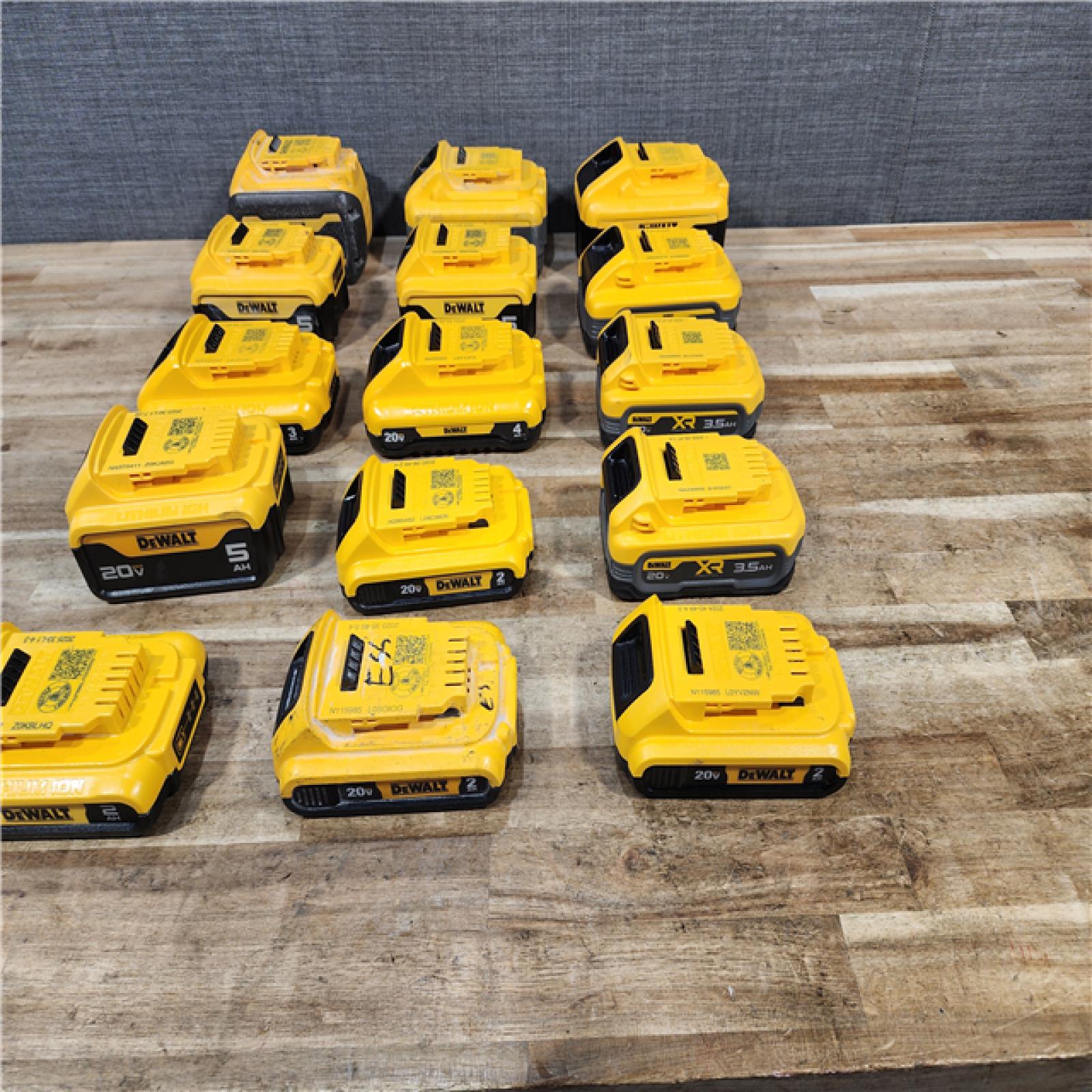 HOUSTON LOCATION - AS - IS DEWALT BATTERY PACK QTY - 15