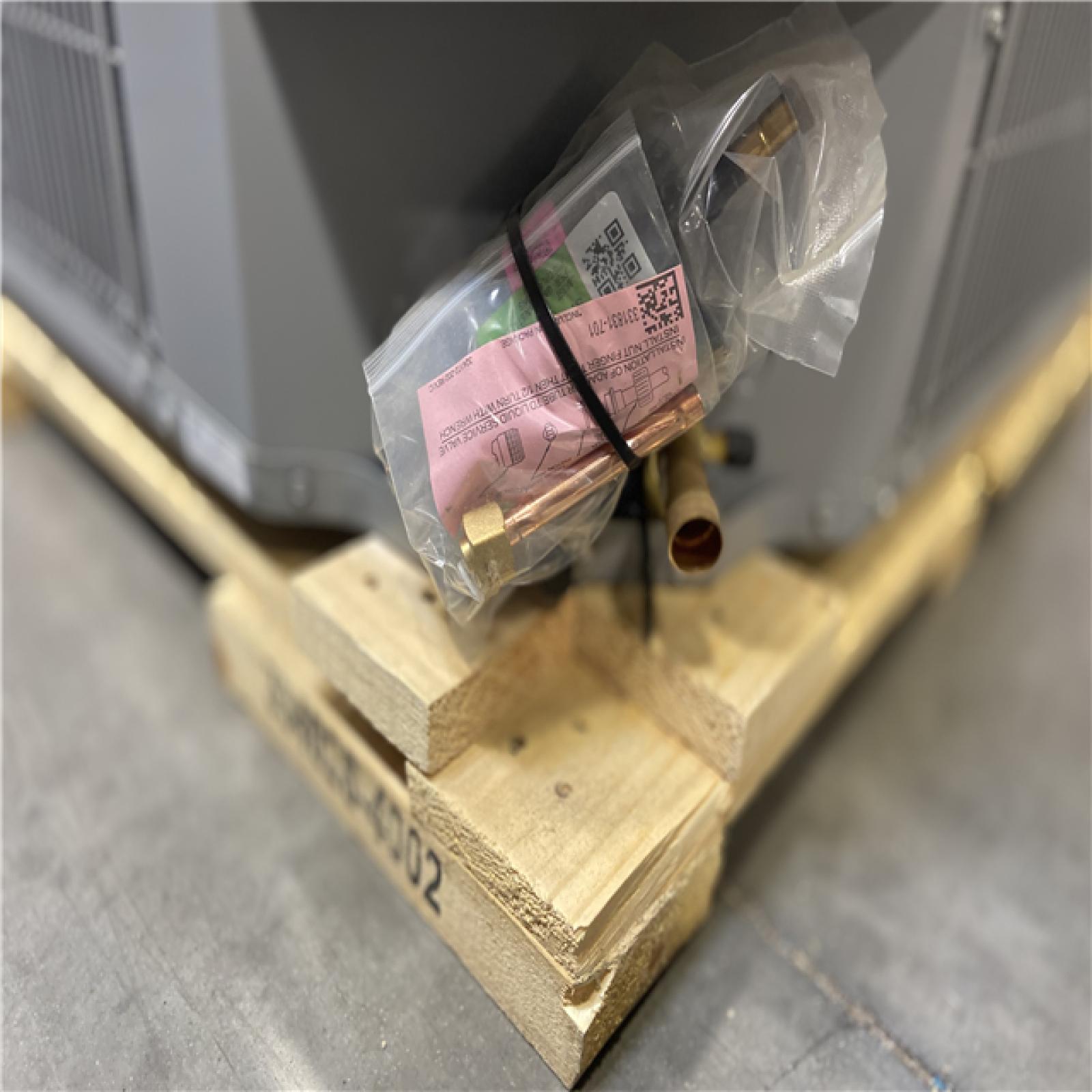 DALLAS LOCATION - Smartcomfort® by Carrier 2.5 Ton 14.3 Seer2 Heat Pump