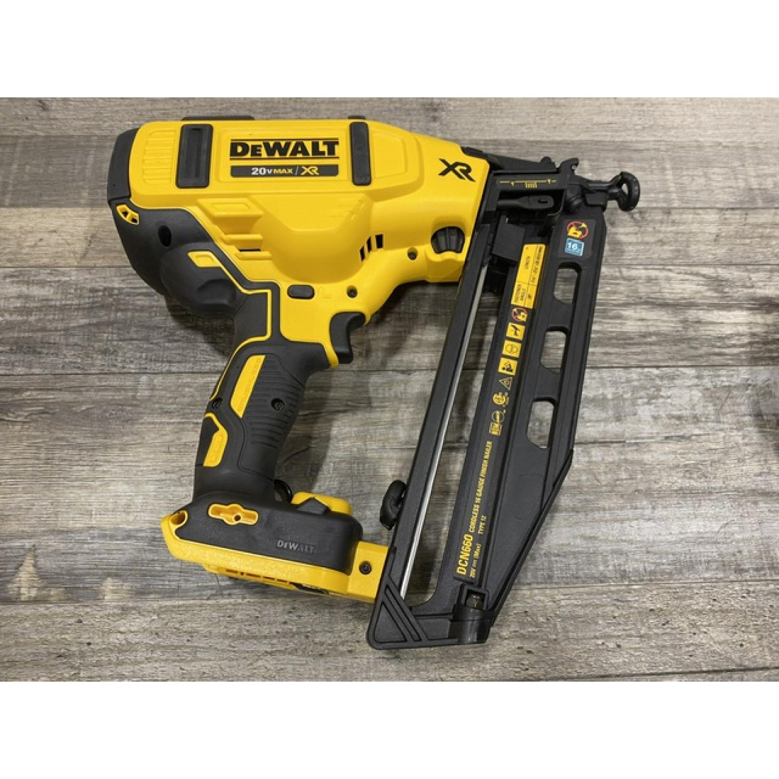 AS-IS DEWALT 20V MAX XR 16-Gauge Electric Cordless Angled Finishing Nailer Kit