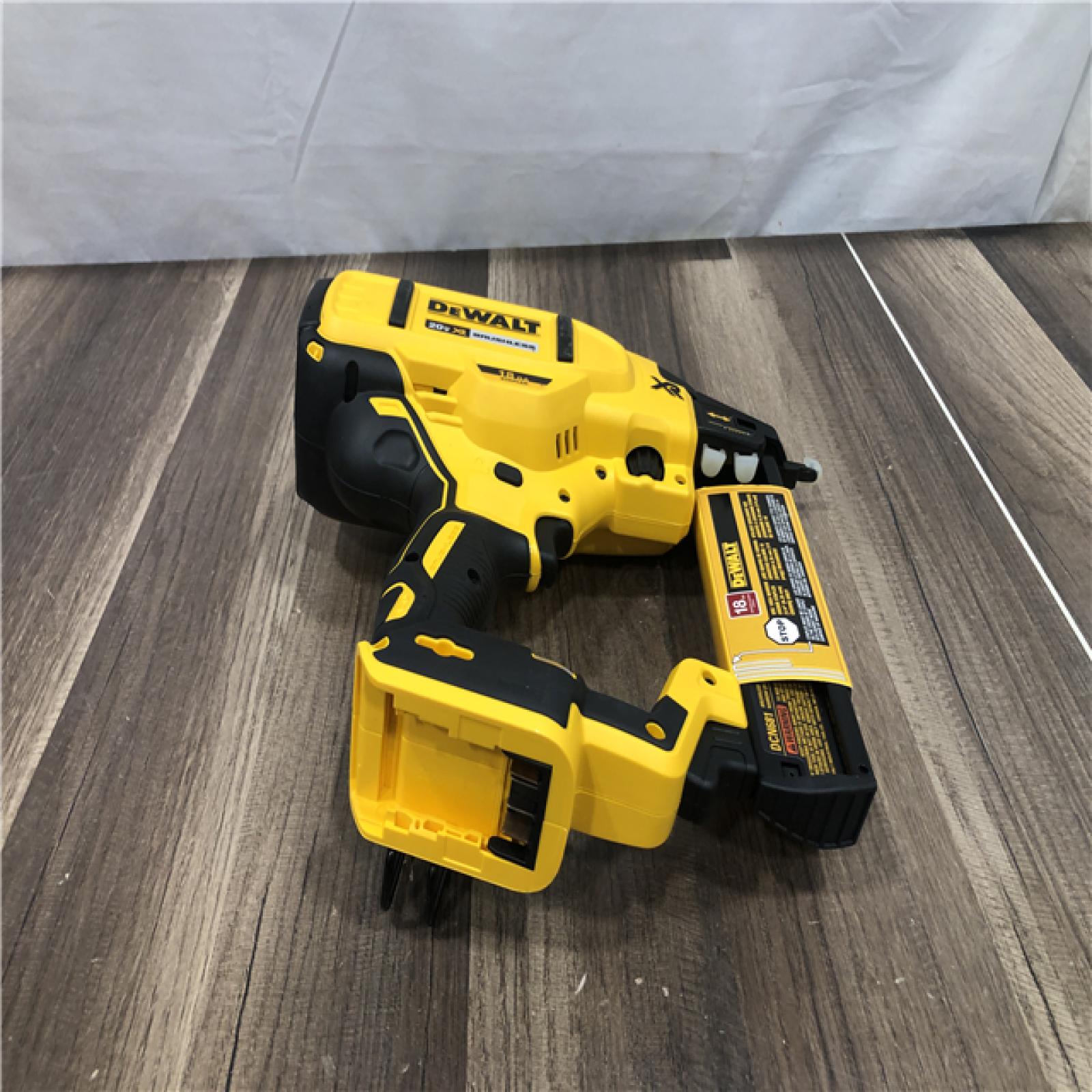 AS-IS DEWALT 20V MAX XR Lithium-Ion Cordless 18-Gauge Narrow Crown Stapler Kit