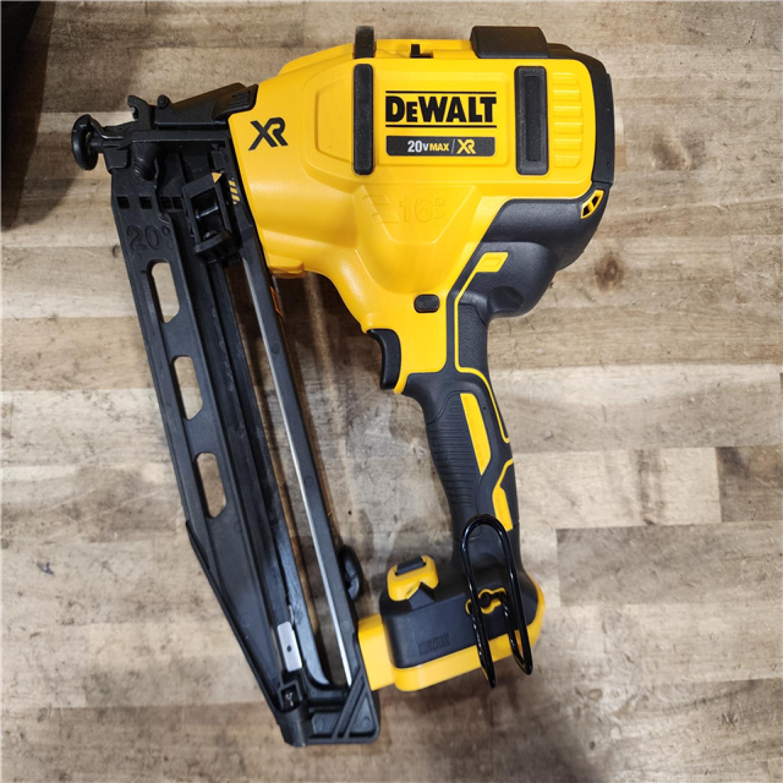 HOUSTON LOCATION - AS-IS DeWalt DCN660D1 20V 16 Gauge Cordless Angled Finish Nailer Kit W/ 2Ah Battery