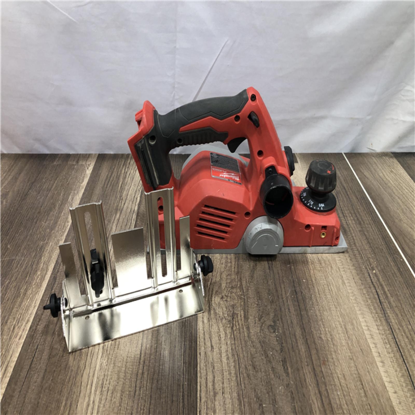 AS-IS Milwaukee M18 18V Lithium-Ion Cordless 3-1/4 in. Planer (Tool-Only)