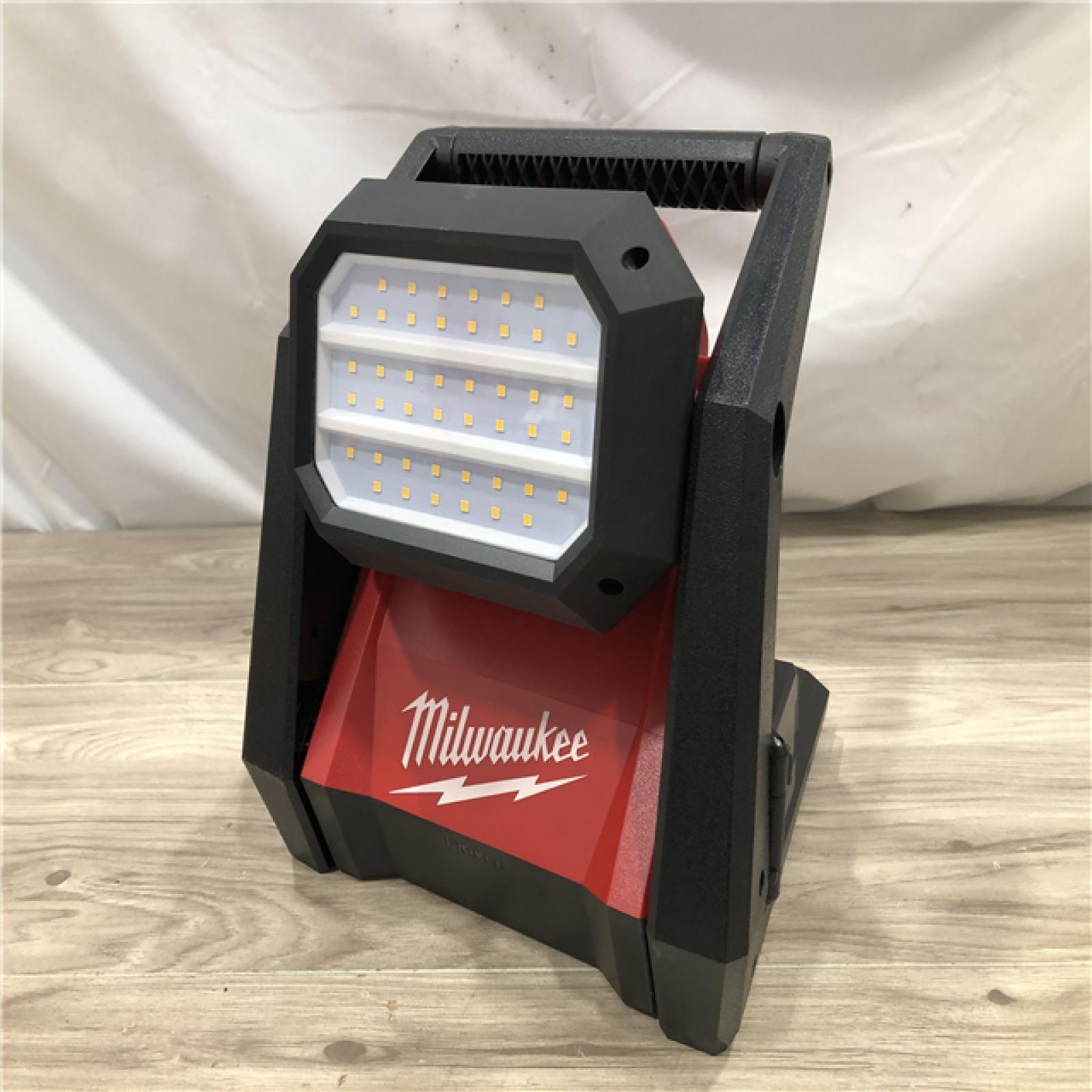 AS-IS Milwaukee M18 Cordless 4000 Lumens ROVER LED AC/DC Flood Light (Tool-Only)