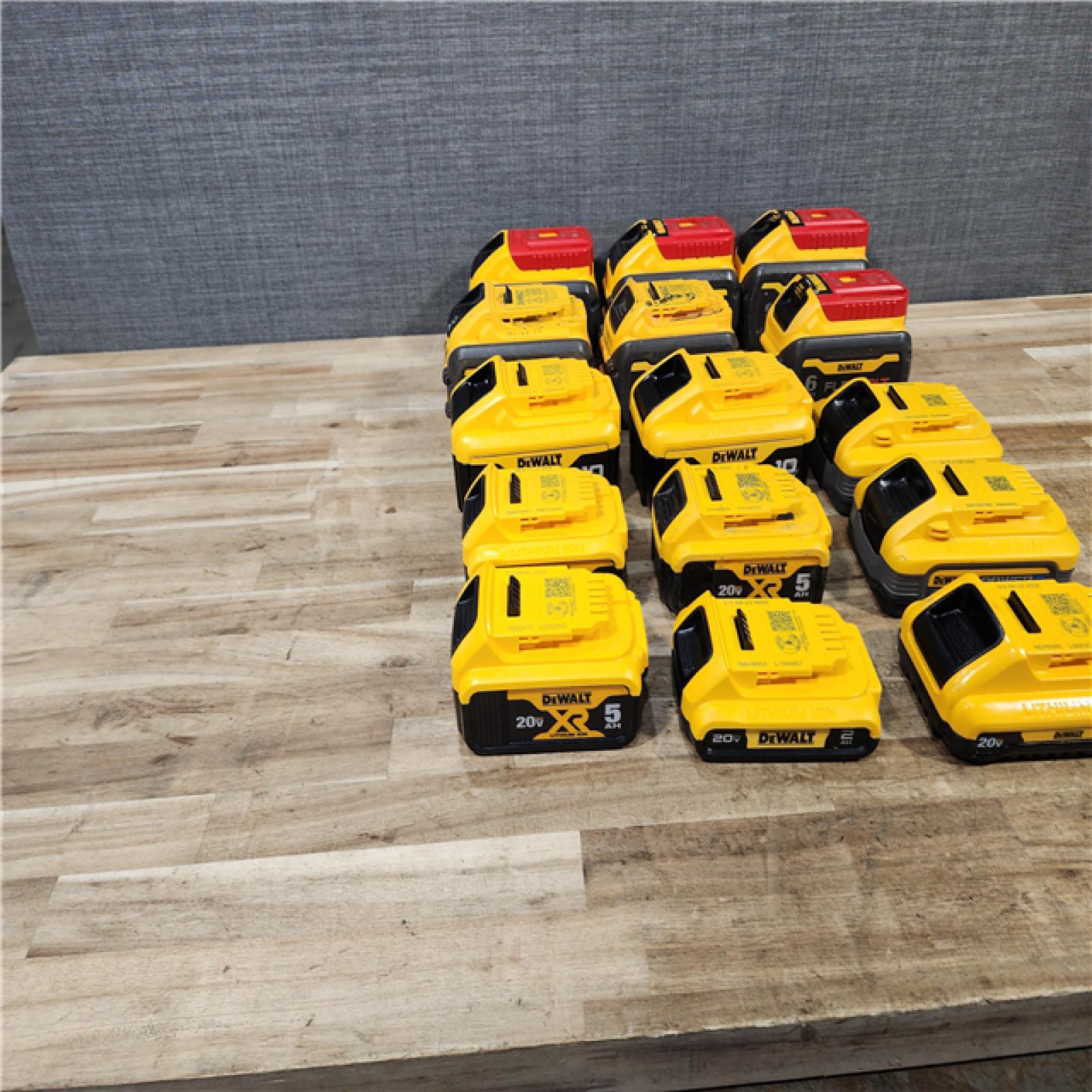 HOUSTON LOCATION - AS - IS DEWALT BATTERY PACK QTY - 15