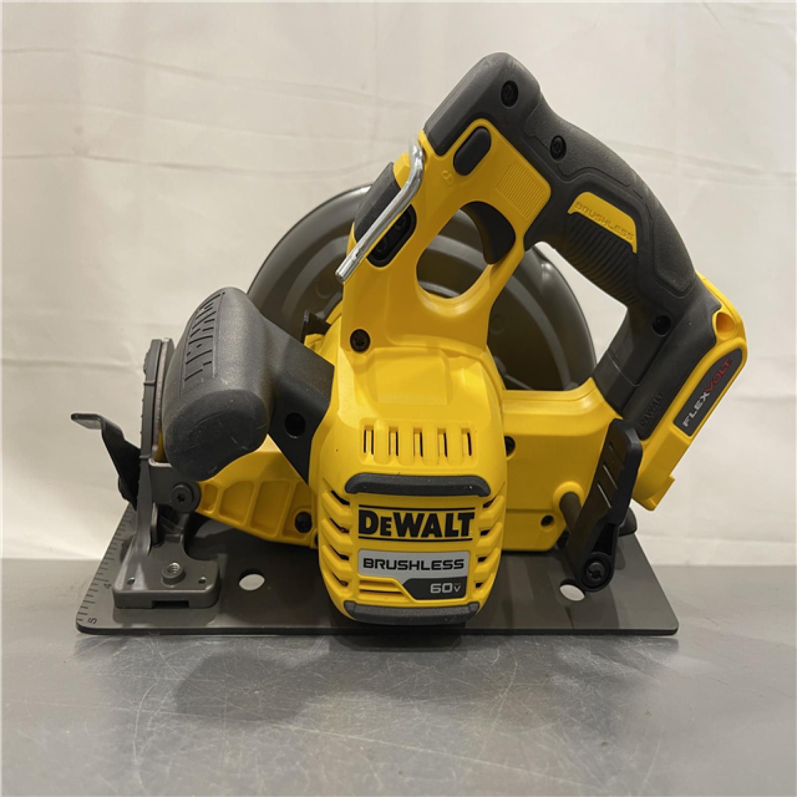 AS-IS - DeWALT Flexvolt Max 7-1/4 60V Brushless Circular Saw (Tool Only)