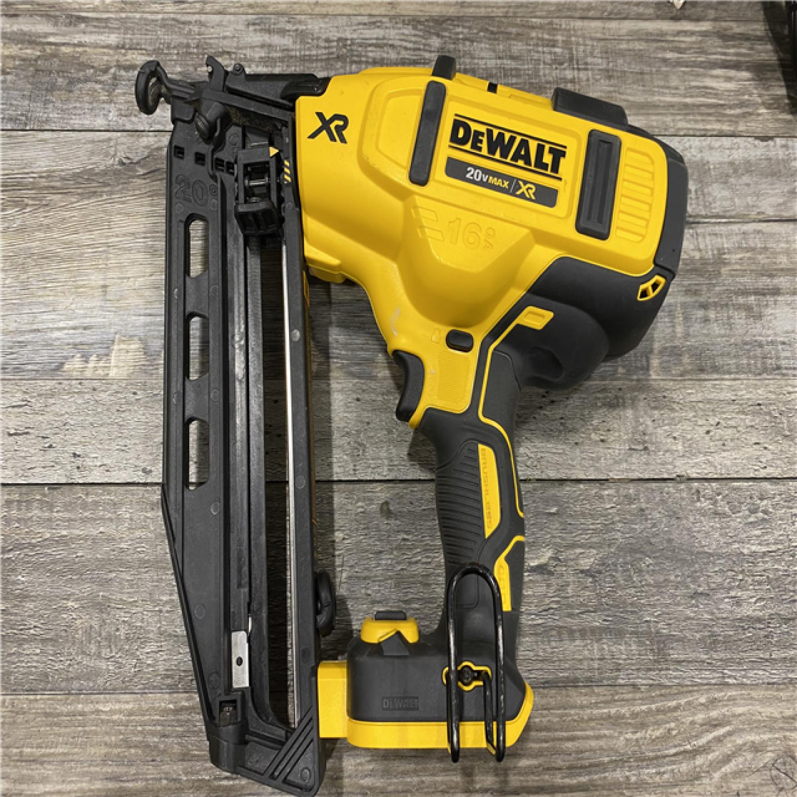 AS-IS DEWALT 20V MAX XR 16-Gauge Electric Cordless Angled Finishing Nailer Kit