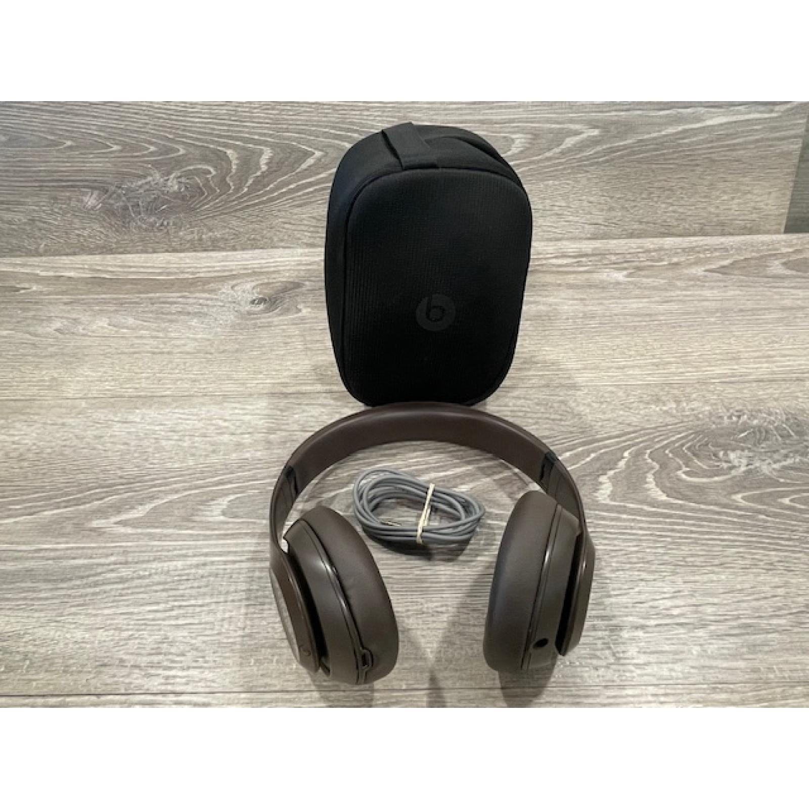 AS-IS Beats Studio Pro Wireless - Brown
