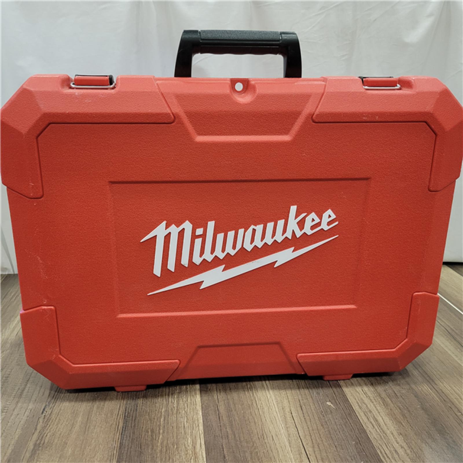 AS-IS  Milwaukee 2674-22P - M18 Short Throw Press Tool Kit - Viega PureFlow & T.