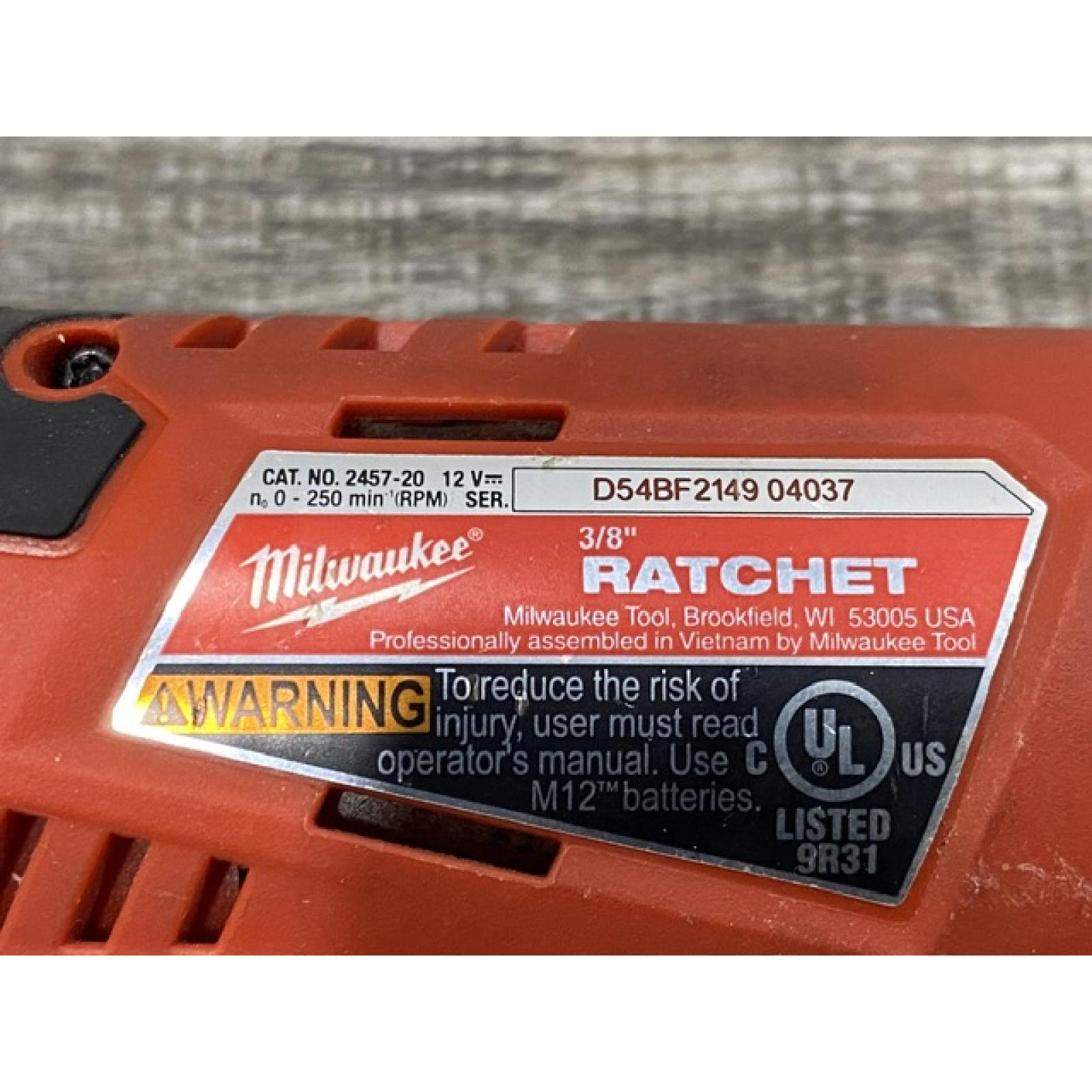 AS-IS Milwaukee 12V Lithium-Ion Cordless 3/8 in. Ratchet Kit