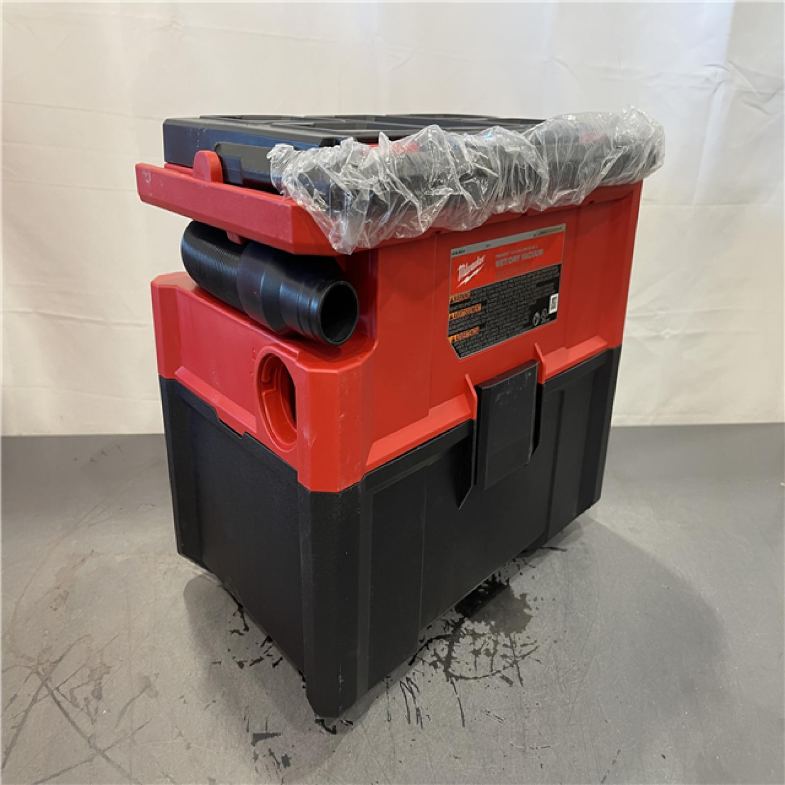 AS-IS - MILWAUKEE M18 FUEL PACKOUT 18-Volt Lithium-Ion Cordless 2.5 Gal. Wet/Dry Vacuum
