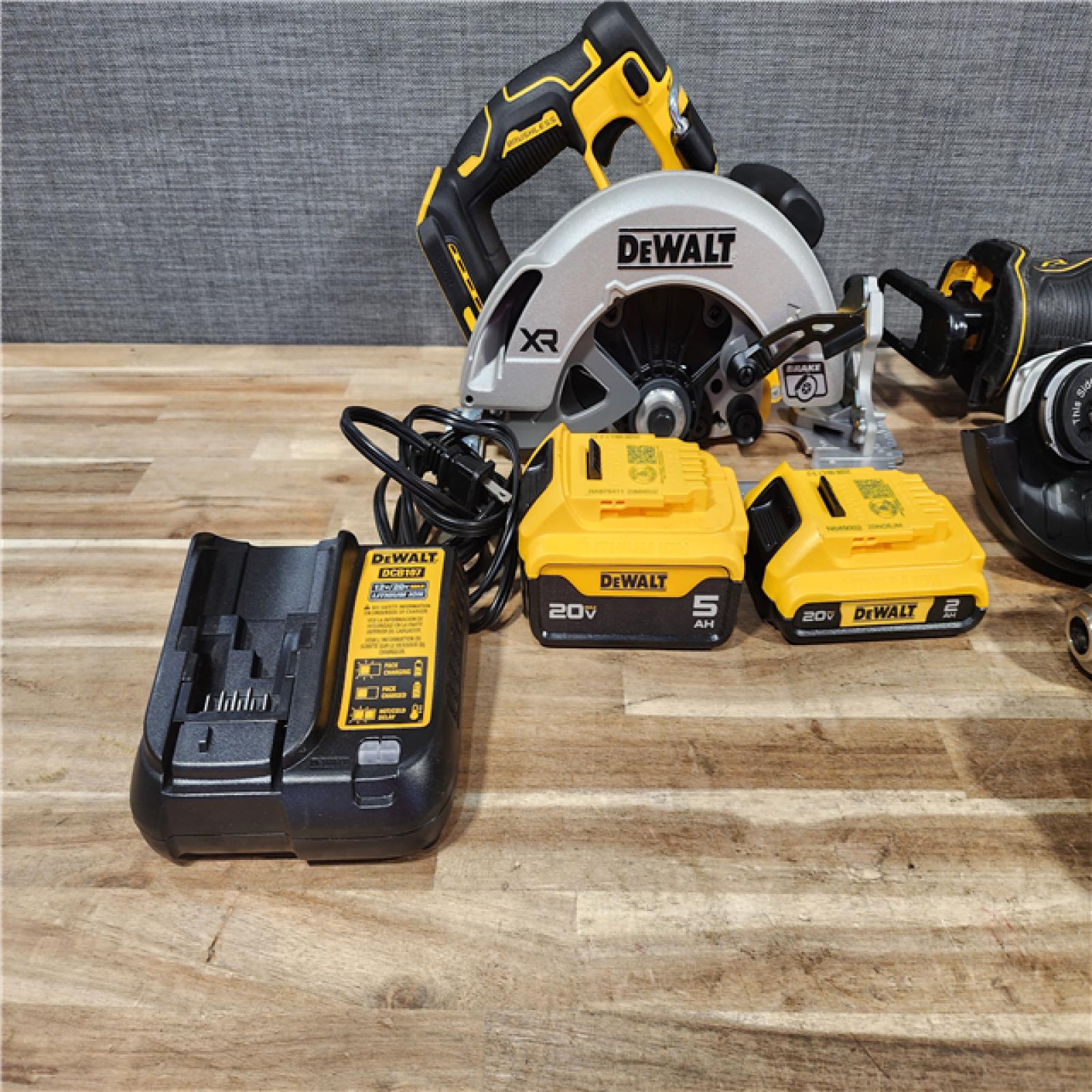 HOUSTON LOCATION - AS - IS DEWALT 20V MAX Lithium-Ion Cordless 6-Tool Combo Kit