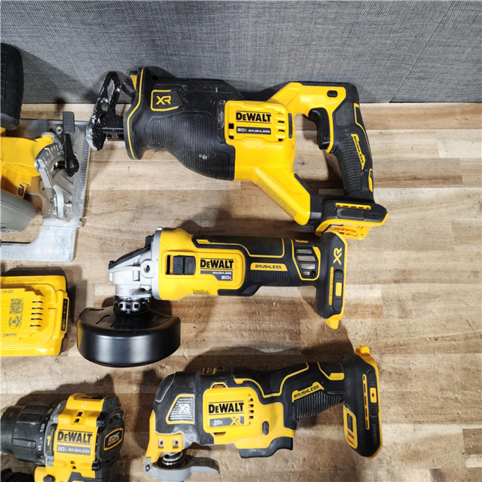 HOUSTON LOCATION - AS - IS DEWALT 20V MAX Lithium-Ion Cordless 6-Tool Combo Kit