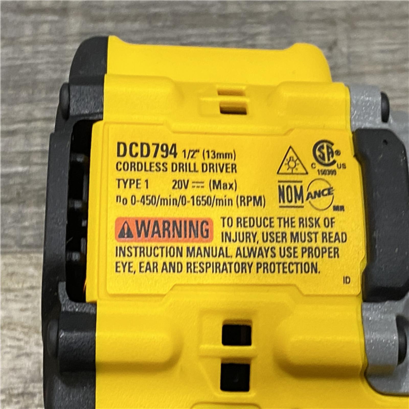 AS-IS DEWALT ATOMIC 20-Volt MAX Lithium-Ion Cordless Combo Kit