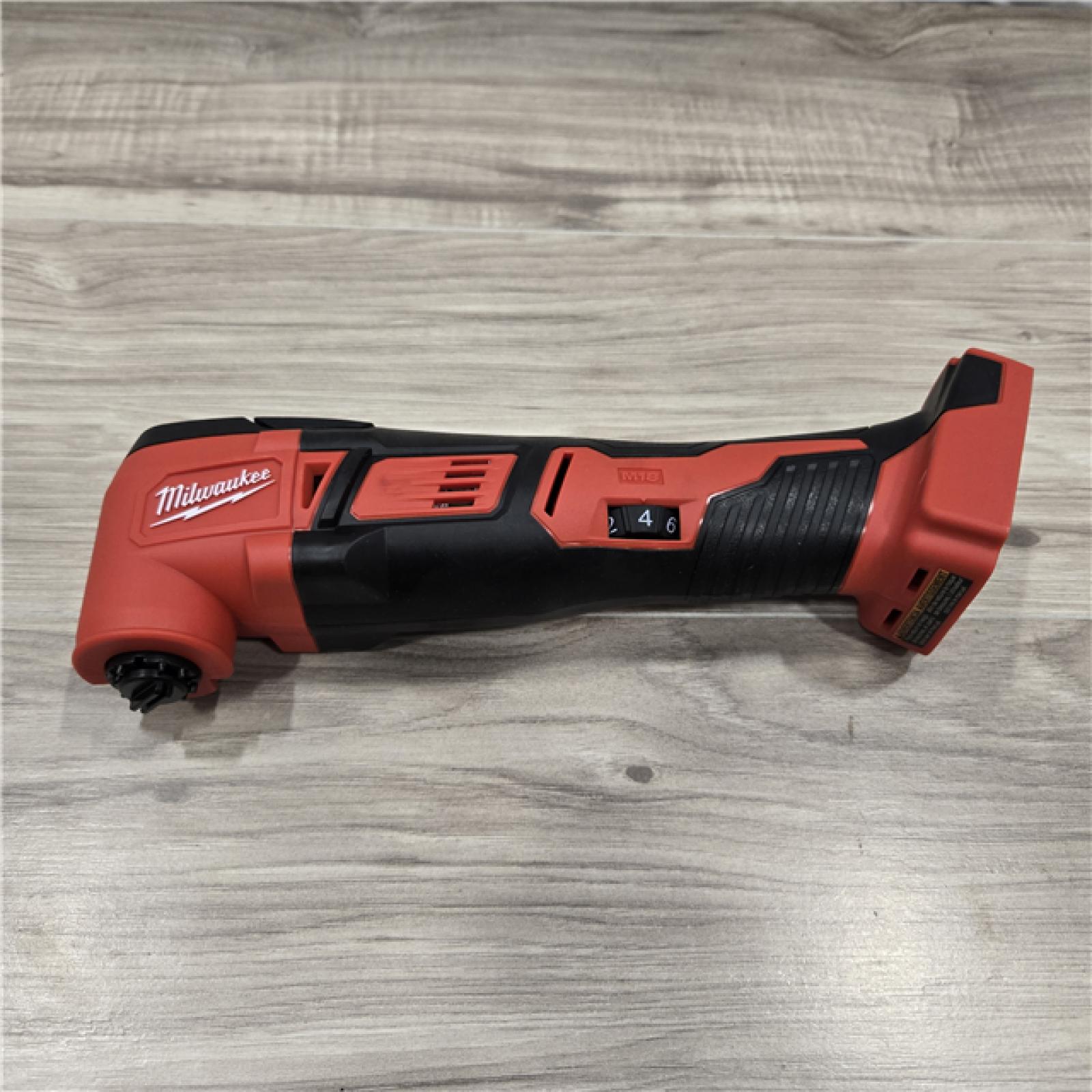 LIKE NEW! - Milwaukee 2626-21 18V Cordless Oscillating Multi-Tool Kit