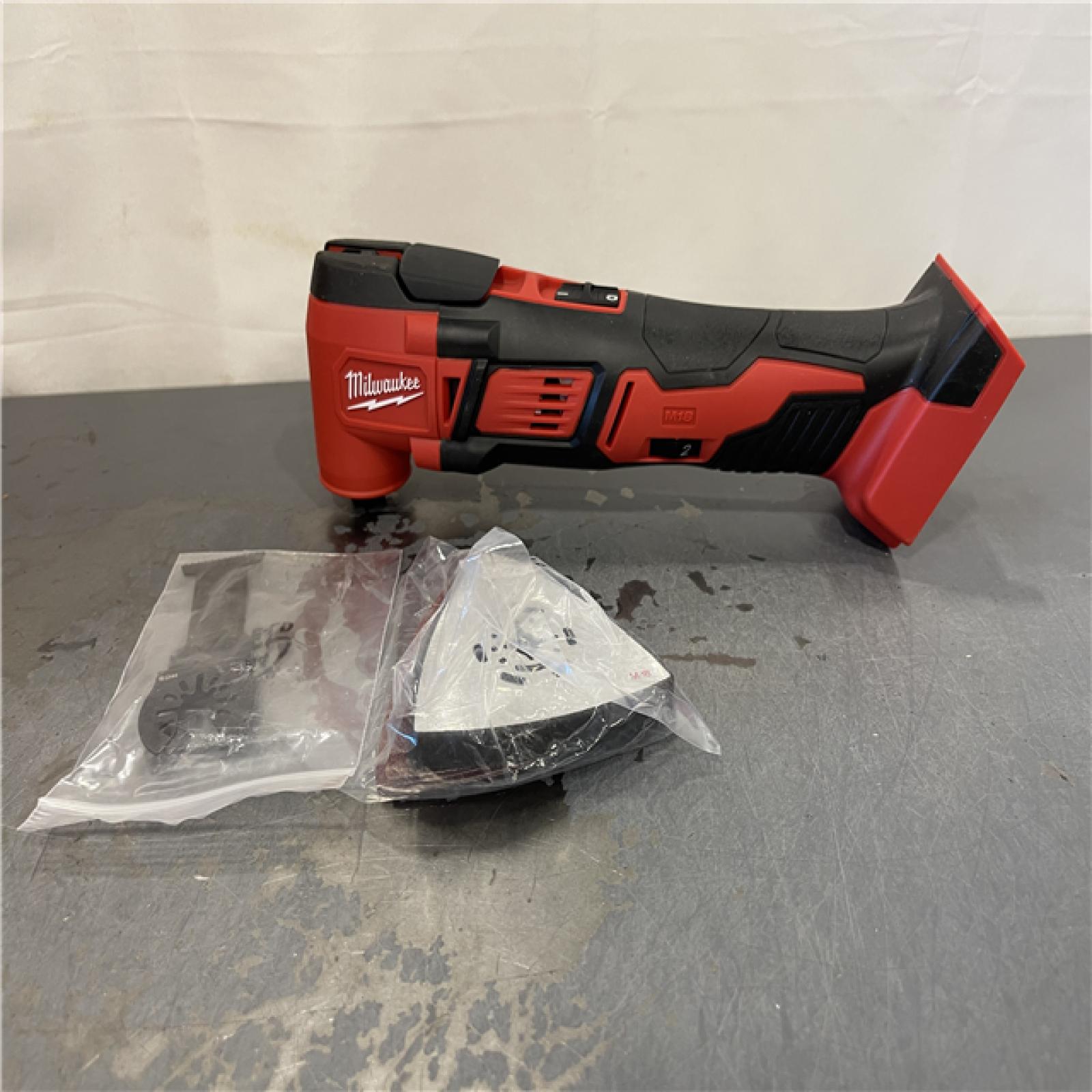AS-IS - Milwaukee M18 18V Lithium-Ion Cordless Oscillating Multi-Tool