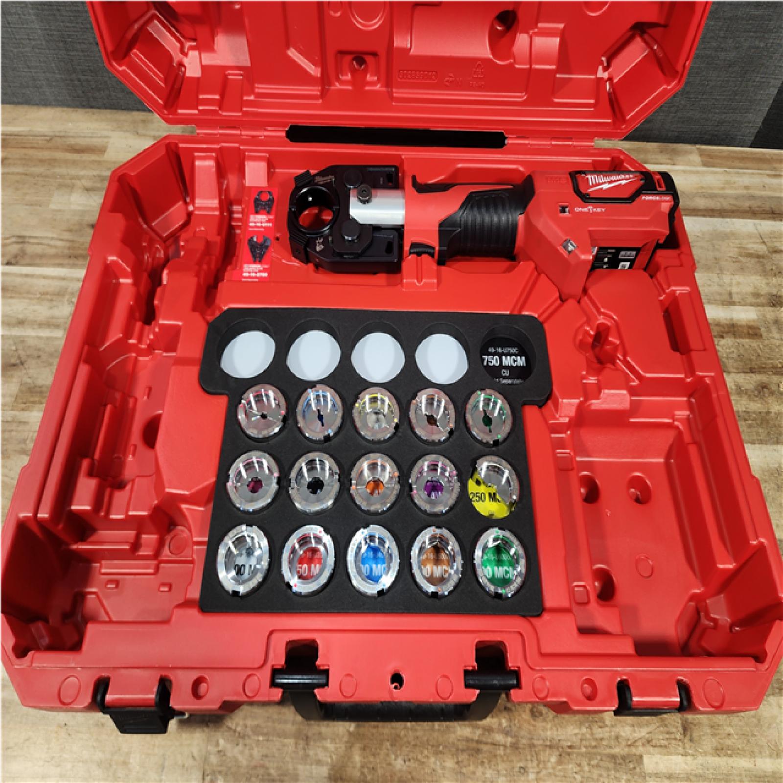 HOUSTON LOCATION - AS - IS FORCELOGIC M18 600 MCM CRIMPER W/ #8 - 600 MCM CU DIES