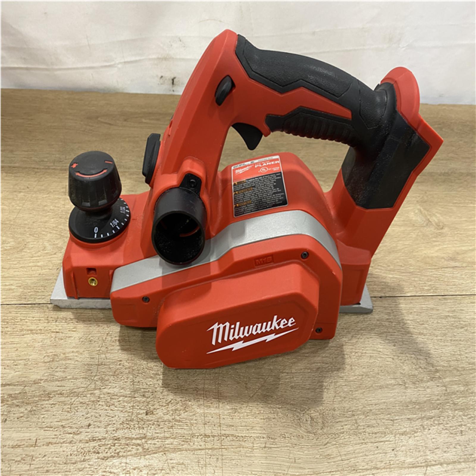 AS-IS - Milwaukee 18V Lithium-Ion Cordless 3-1/4 in. Planer (Tool-Only)