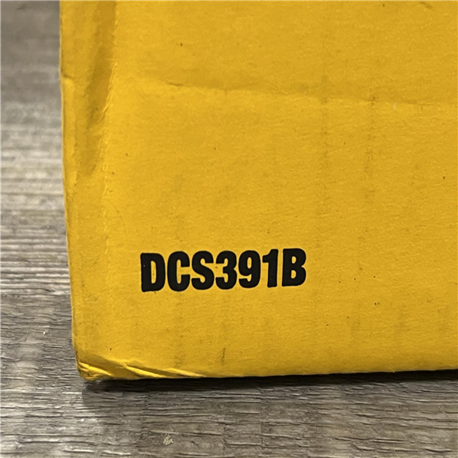 NEW - DEWALT 20-Volt MAX Lithium-Ion Cordless 6-1/2 in. Circular Saw (Tool-Only)