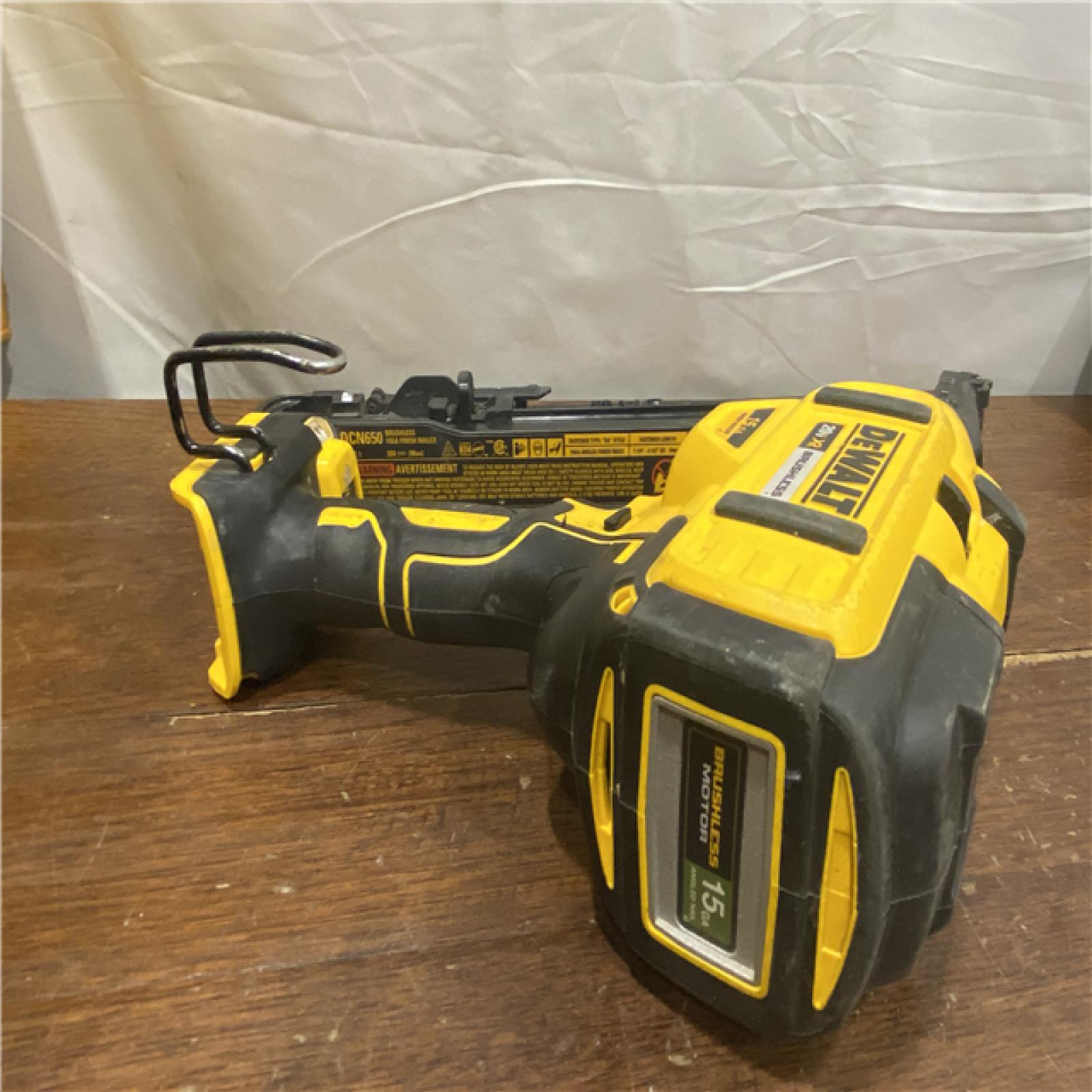 AS-IS DEWALT 20V MAX XR 15 Ga. Cordless 34 Deg Nailer 20 V