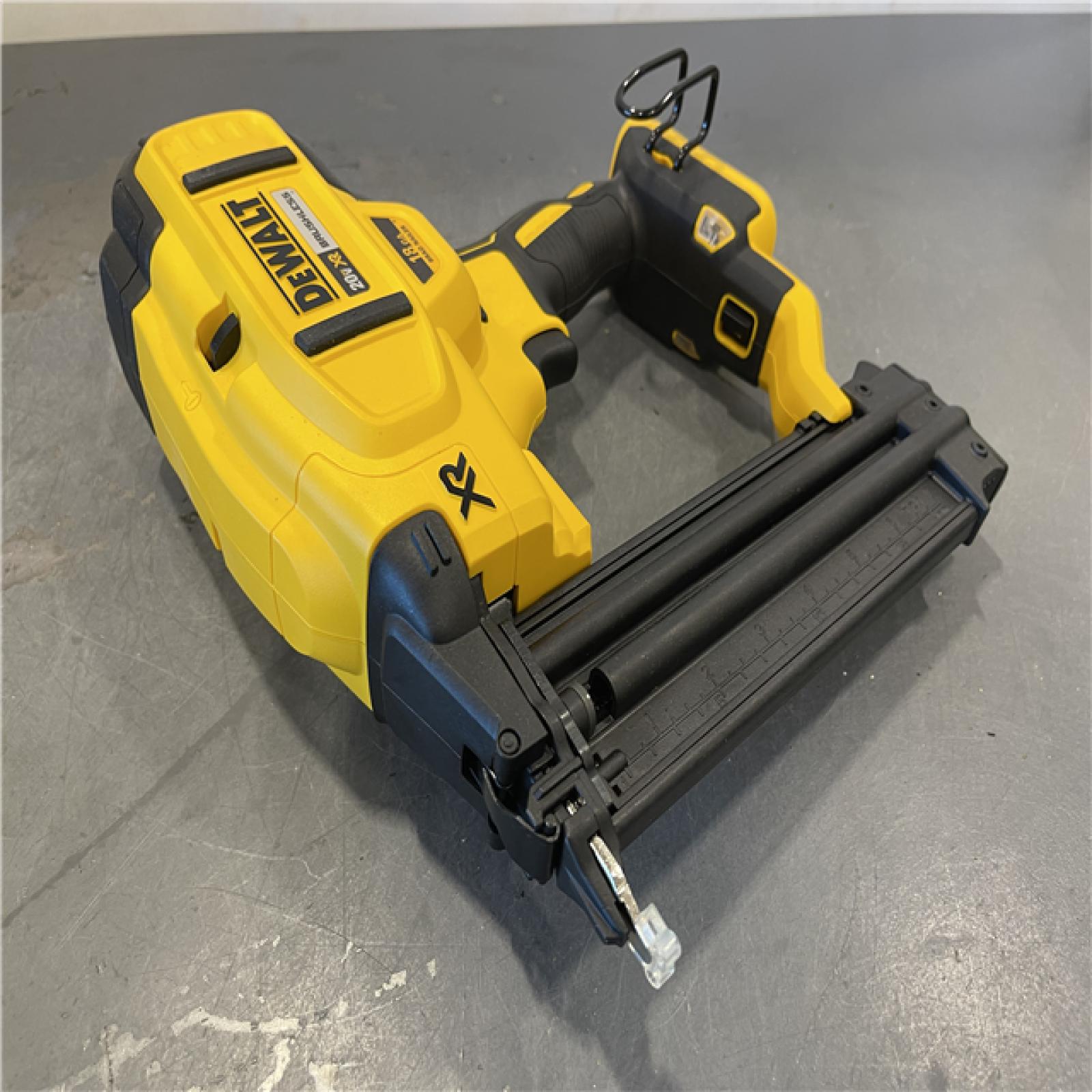 AS-IS - DeWalt 20V MAX XR Lithium-Ion Electric Cordless 18-Gauge Brad Nailer