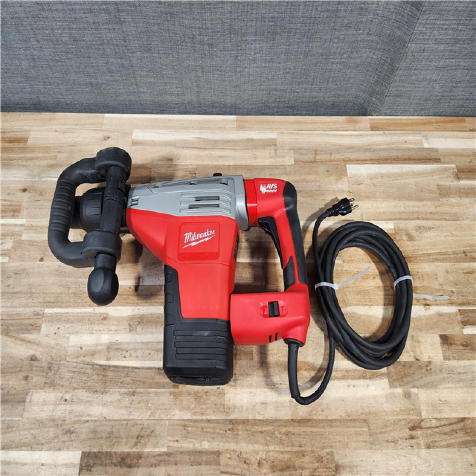 HOUSTON LOCATION - AS-IS Milwaukee 5446-21 SDS Max Demolition Hammer