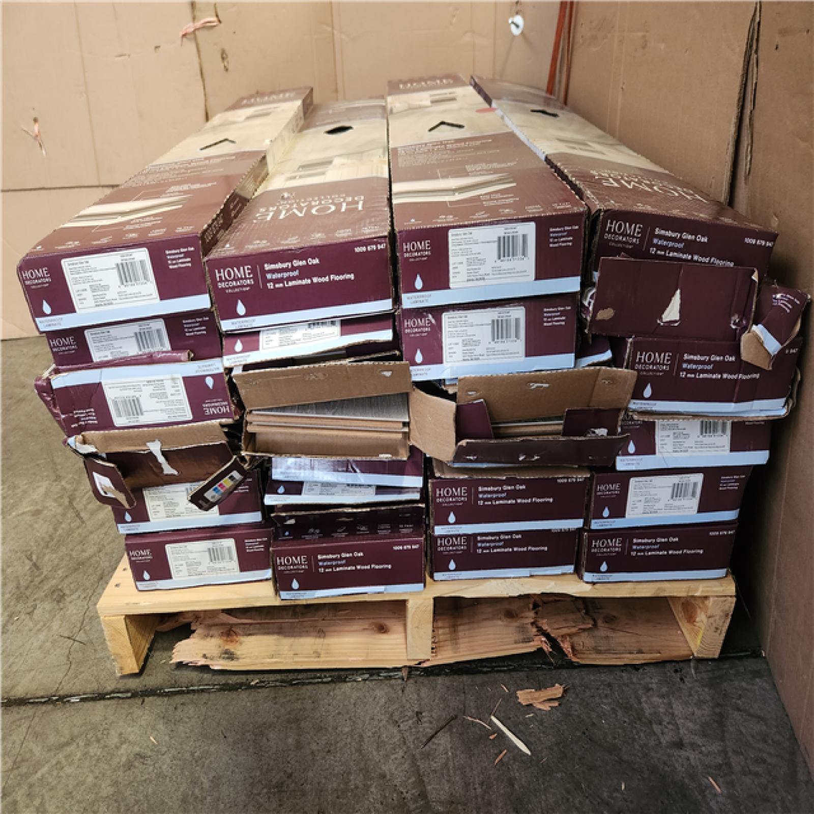Phoenix AS-IS Home Decorators Collection Simsbury Glen Oak 12 mm T x 8.03in W Waterproof Laminate Wood Flooring (381 sqft/24 case)