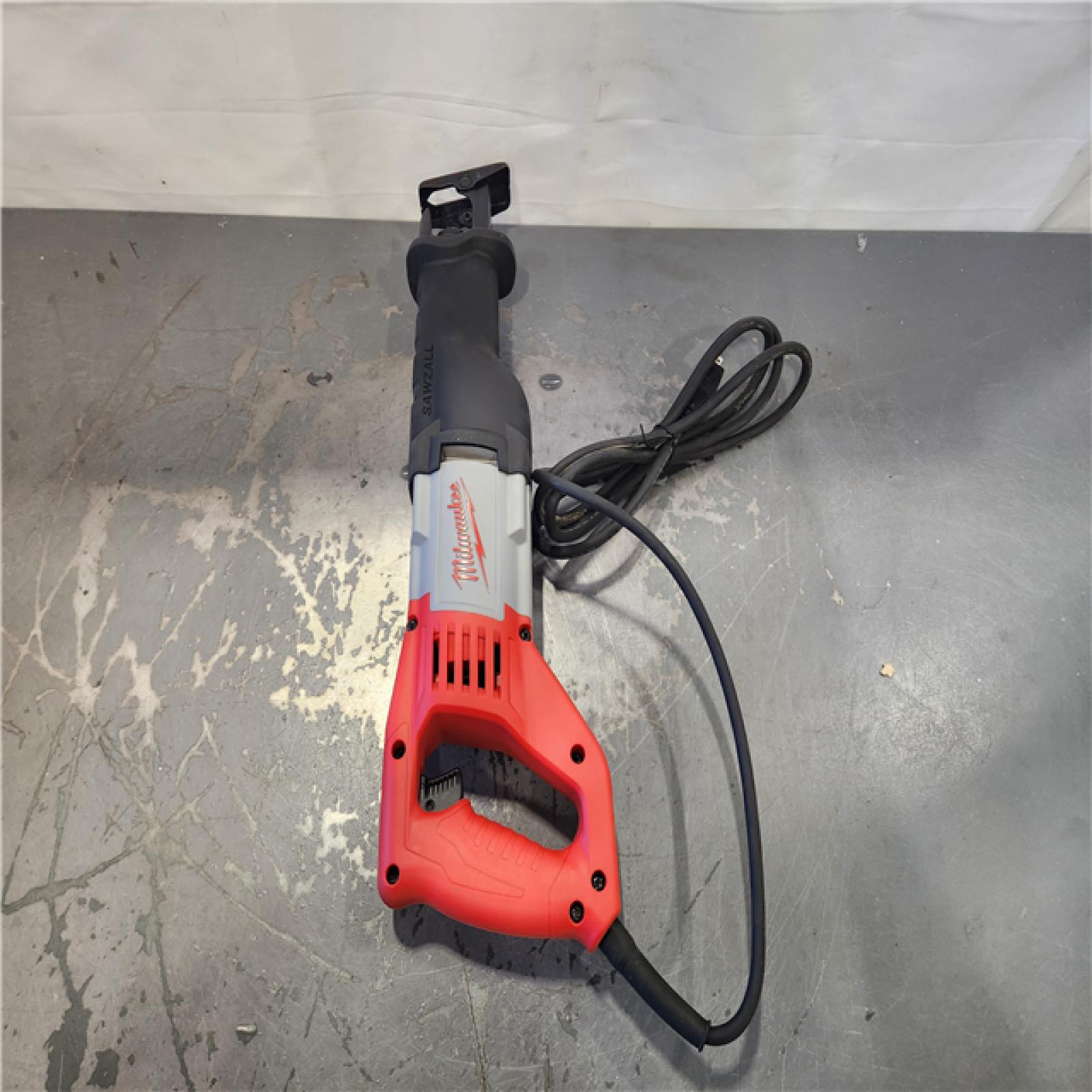 AS-IS- Milwaukee 12 Amp SAWZALL Reciprocating Saw with Case