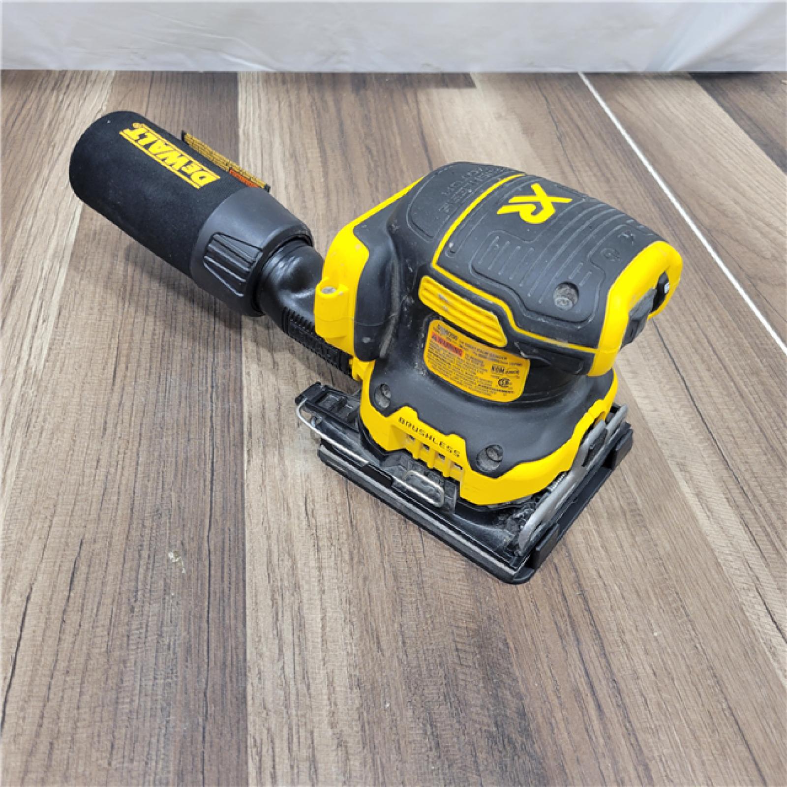 AS-IS Dewalt 20-Volt MAX Cordless Brushless 1/4 Sheet Sander (Tool-Only)