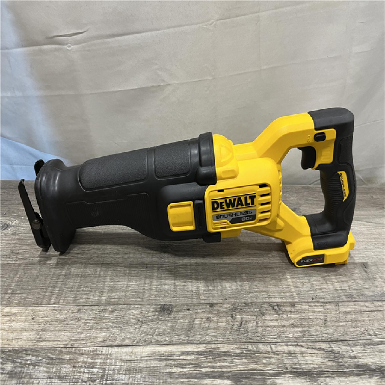 AS-IS DEWALT FLEXVOLT 60-Volt MAX Cordless Brushless Reciprocating Saw Kit