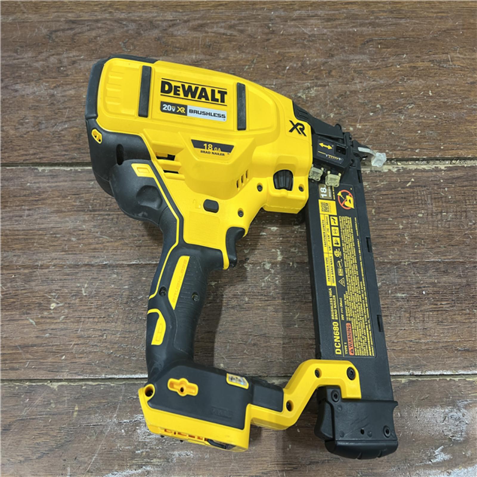 AS-IS DEWALT 20V MAX XR 18 Gauge Brad Nailer Kit